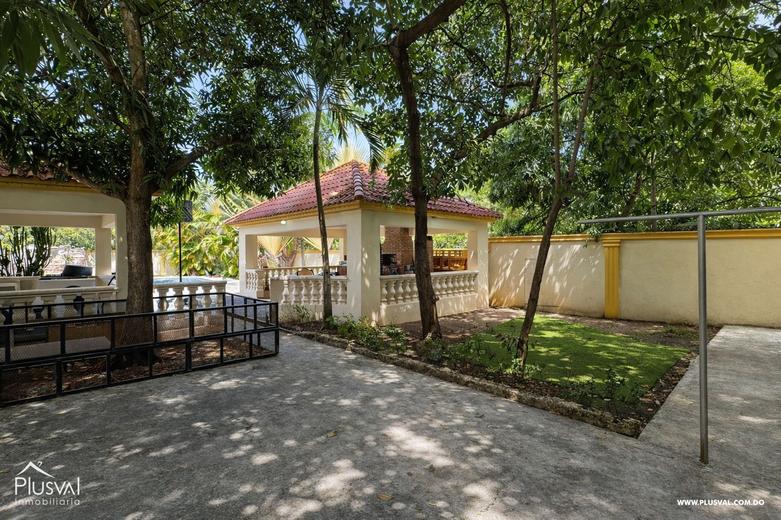 Casa de amplia con Piscina a 3 Minutos del Próximo City Center 498907