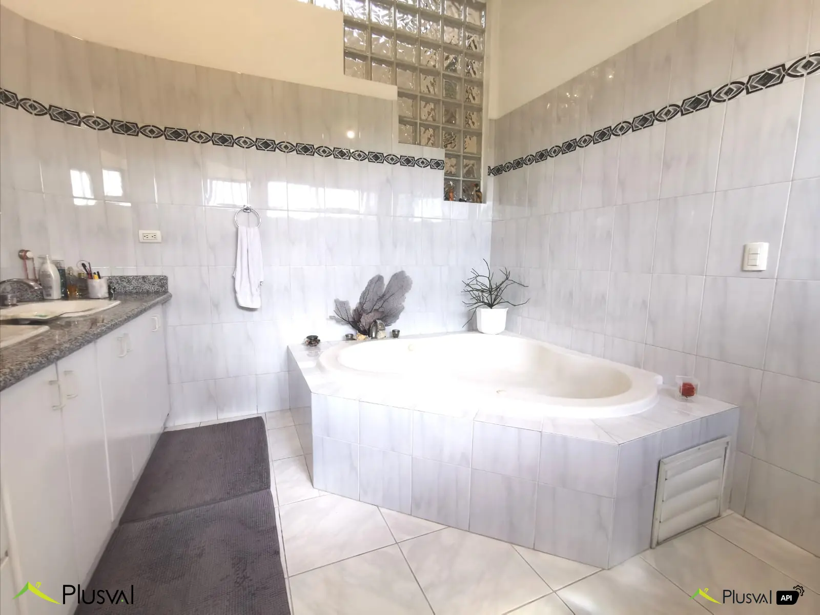 Se vende amplia casa en Altos de Arroyo Hondo II con patio 450323
