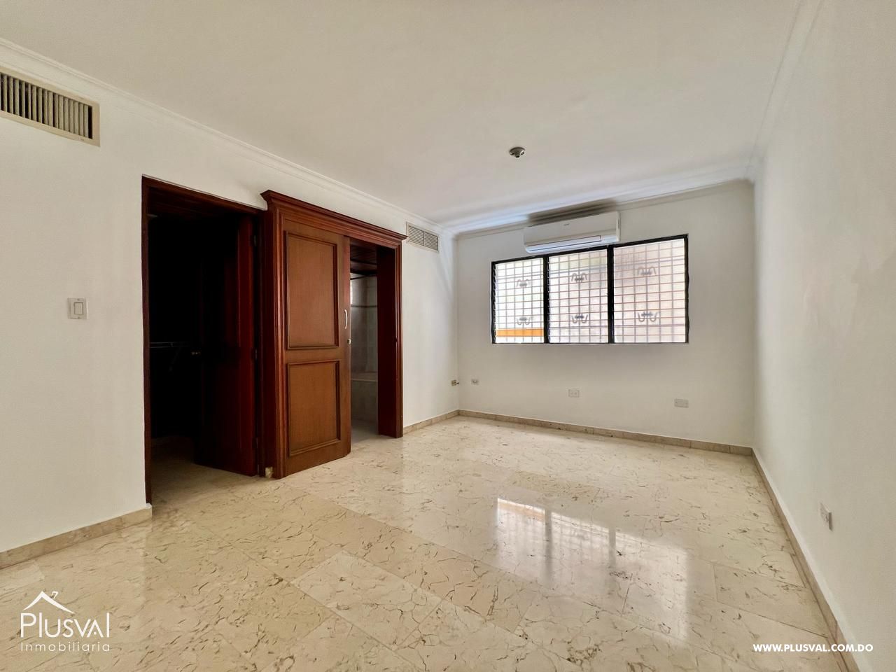 Apartamento con Estudio en Alquiler  Ens. Paraíso 345017