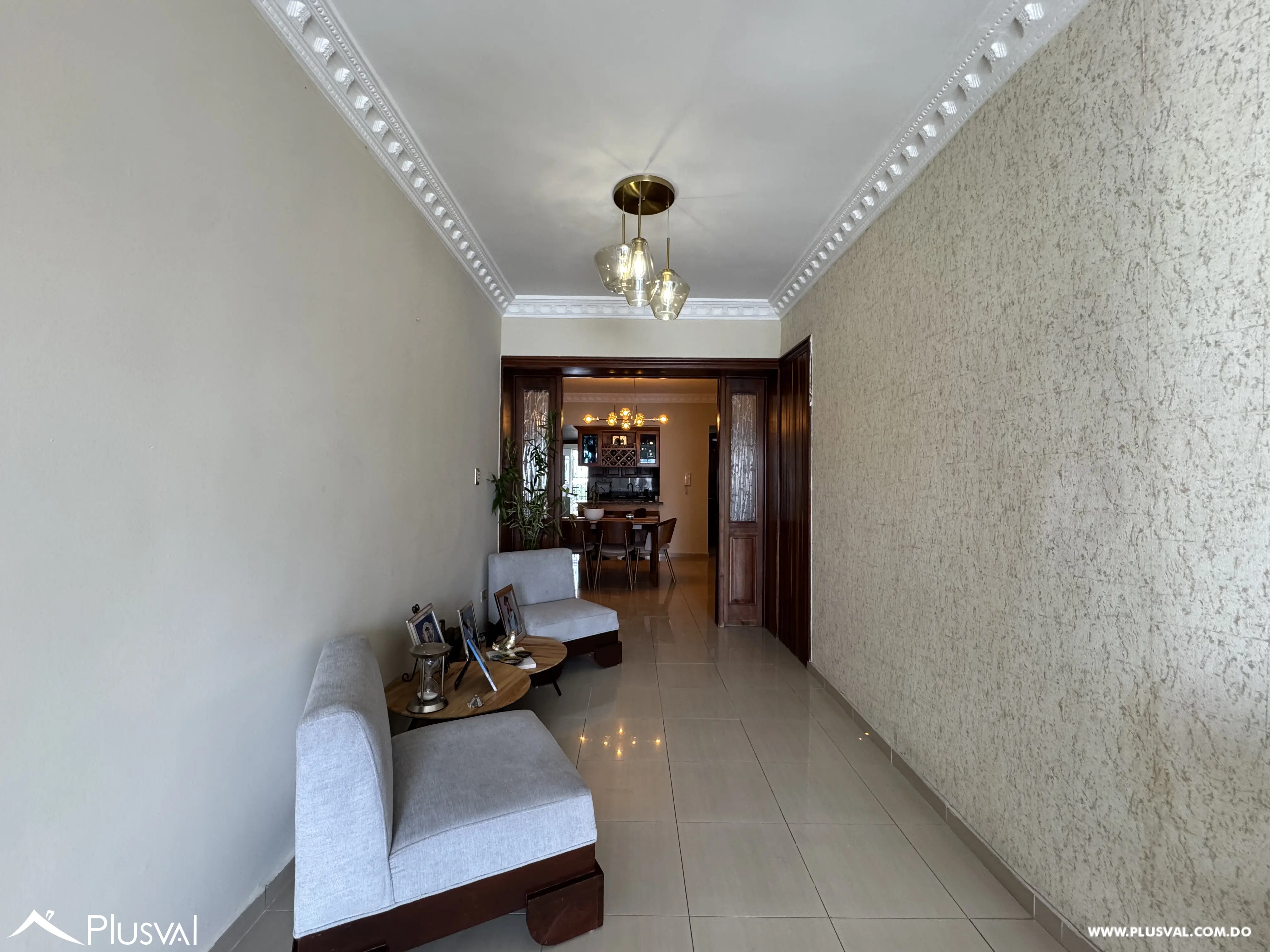 Apartamento en venta en Evaristo Morales | 3 habitaciones con baño, 2 parqueos, piso alto 498295