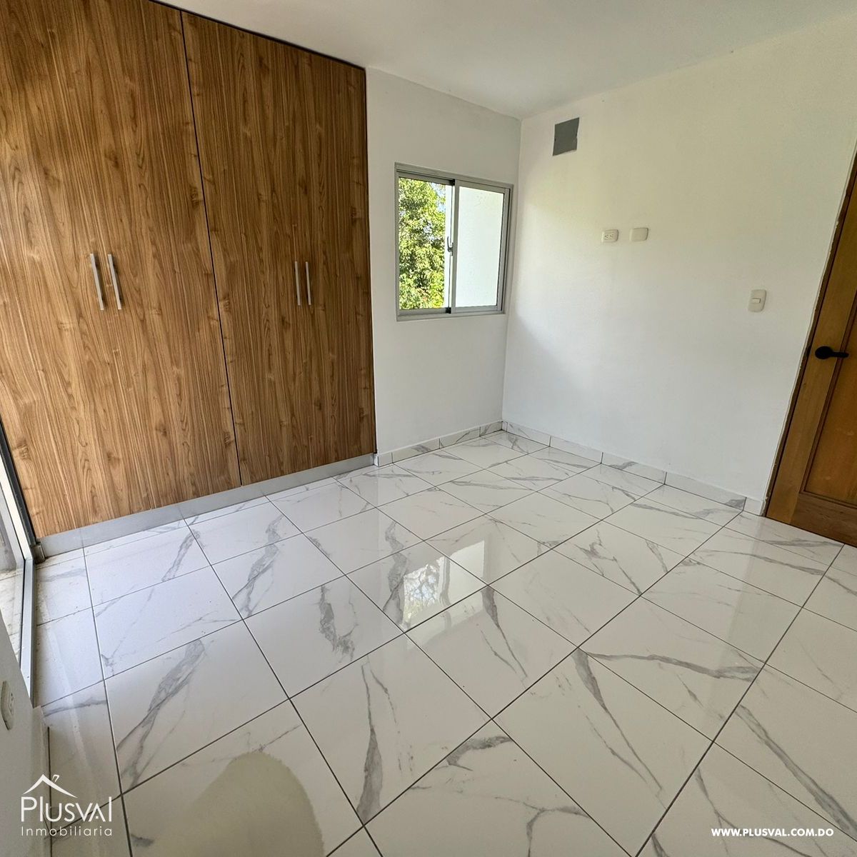 Excepcional Apartamento en exclusivo sector y privado con la privacidad y un encantador patio en el Segundo nivel, Estilo terraza en Santiago 340705