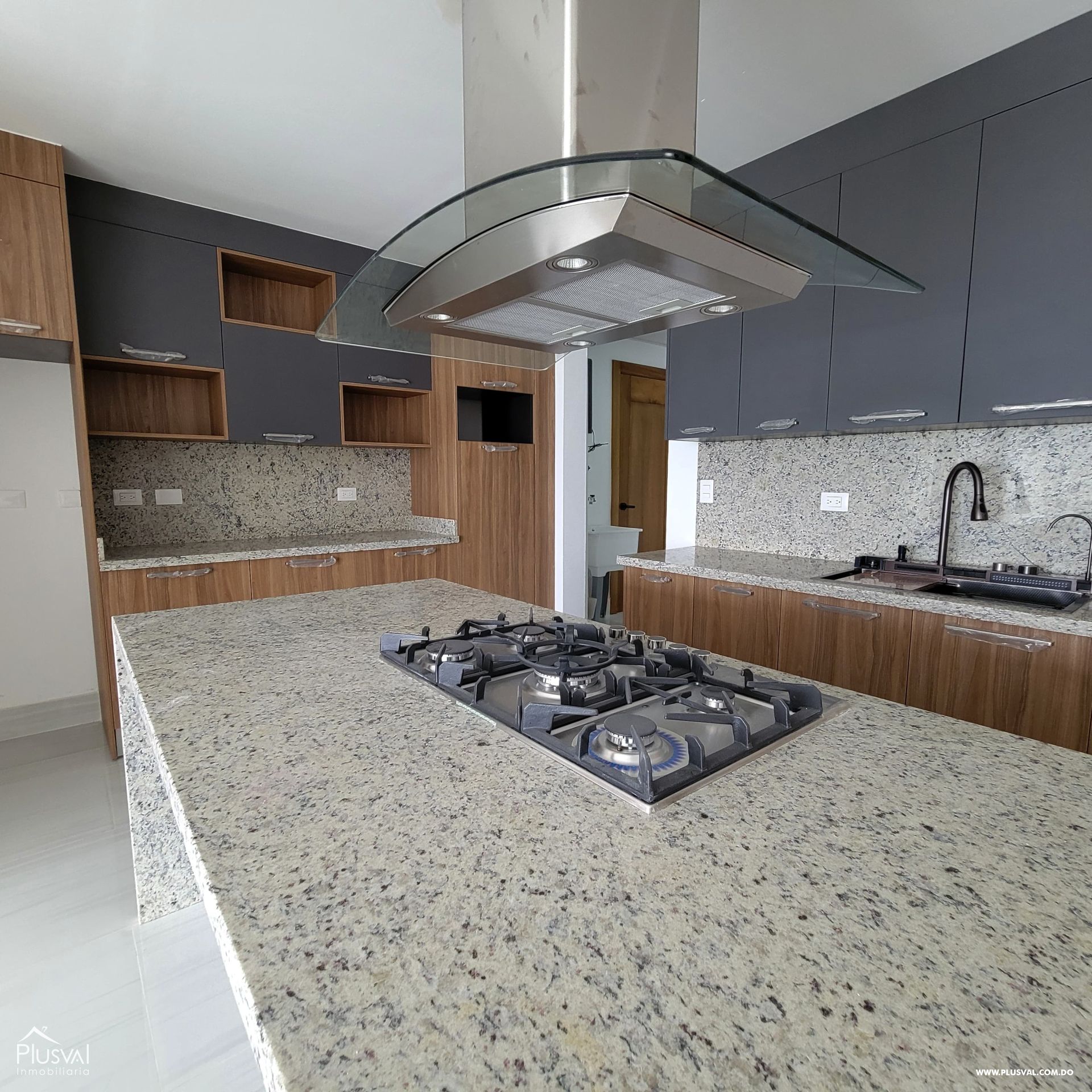 Exclusivo proyecto residencial en venta en la urbanización Thomén 382714