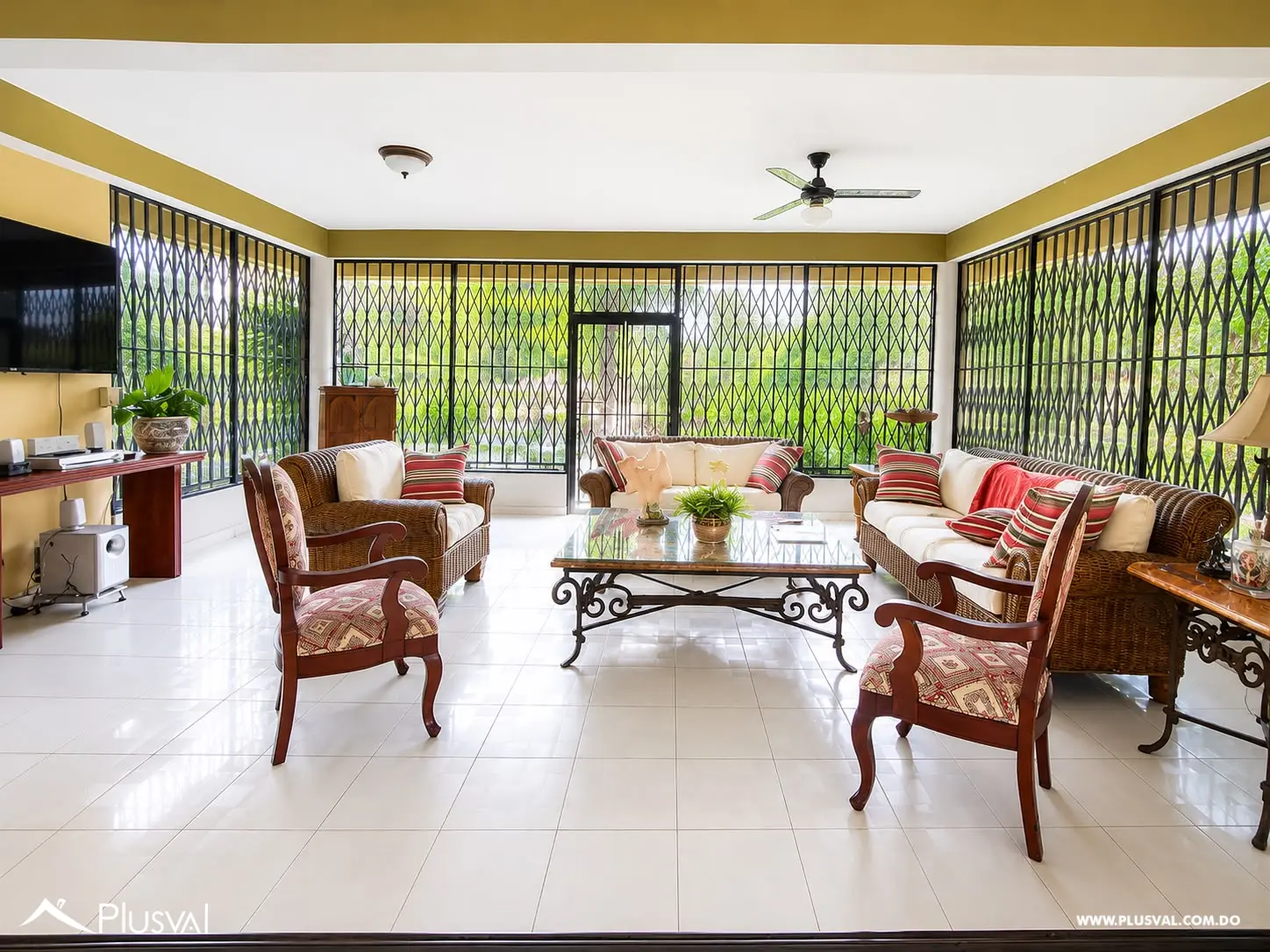 Villa en Venta en Los Rieles de Gurabo una Excelente Inversión con Amplios Espacios 514661
