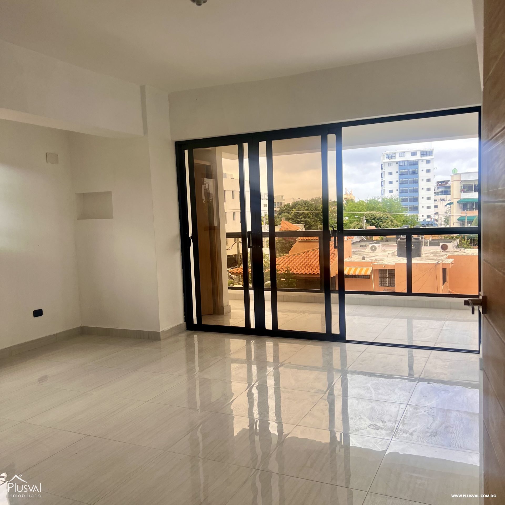 Apartamentos en la Urbanizacion Tropical 431166