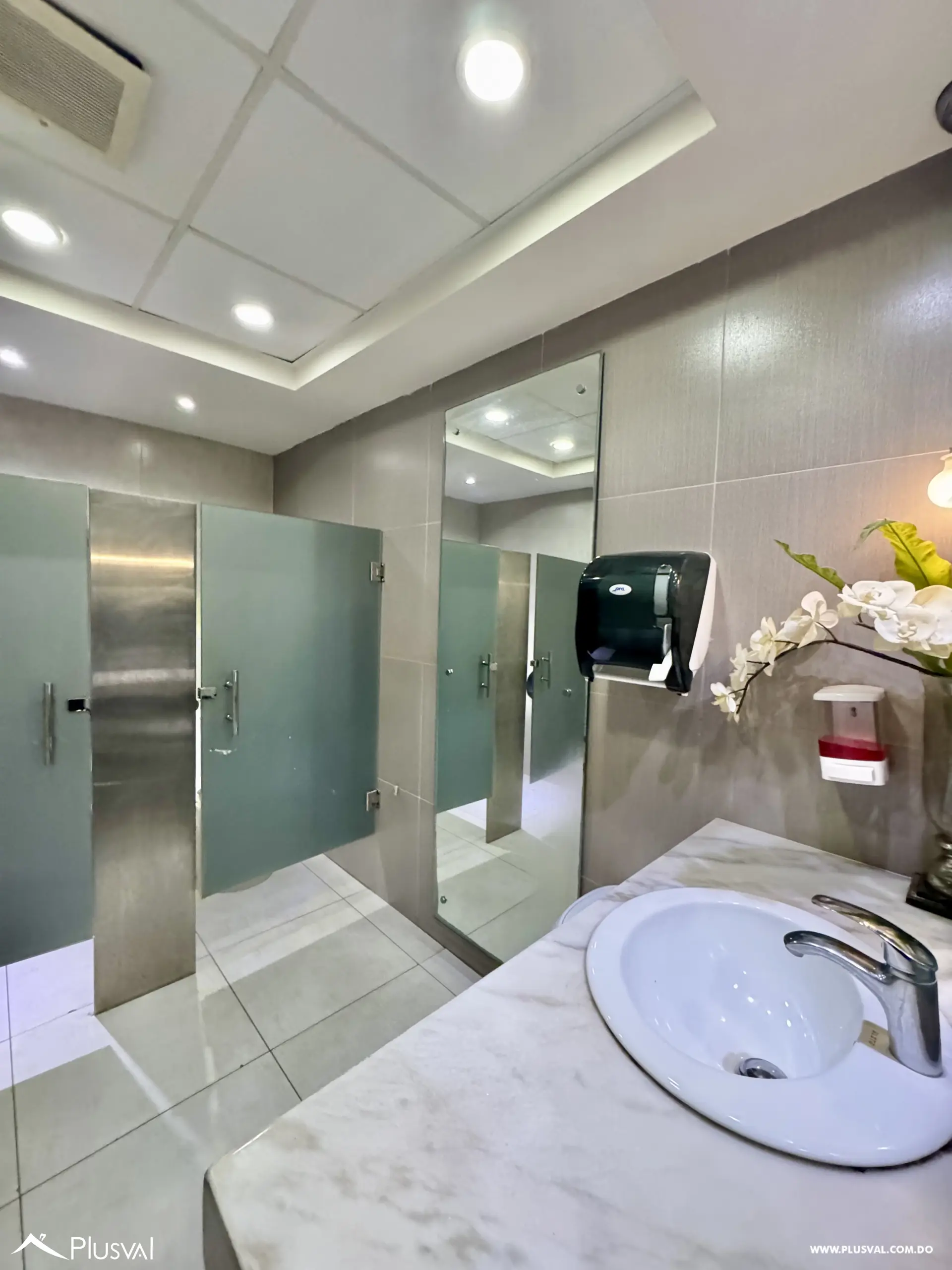 Alquilo Excelente Local Comercial en Torre Corporativa 519115