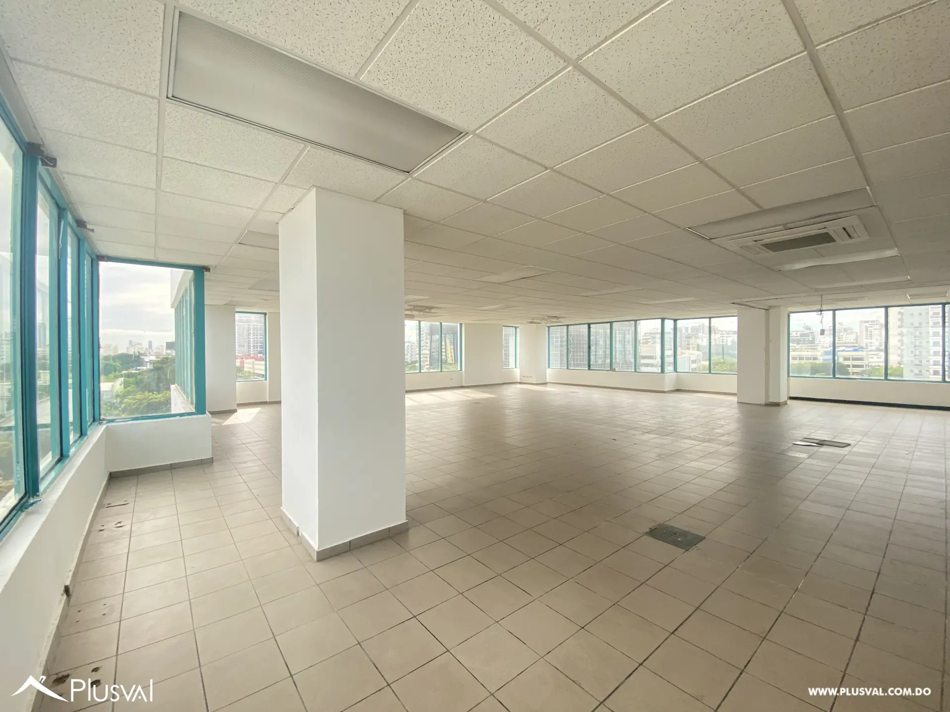 Alquilo Excelente Local Comercial con Vista Panorámica en La Julia 463380