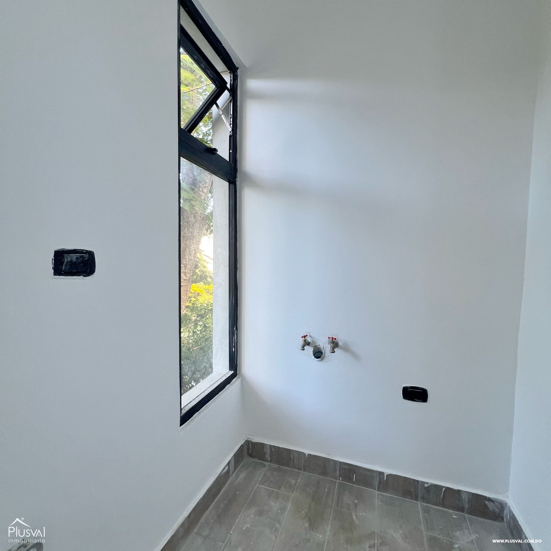 Apartamento de 3 habitaciones con balcón, parqueo y acceso a playa 400486