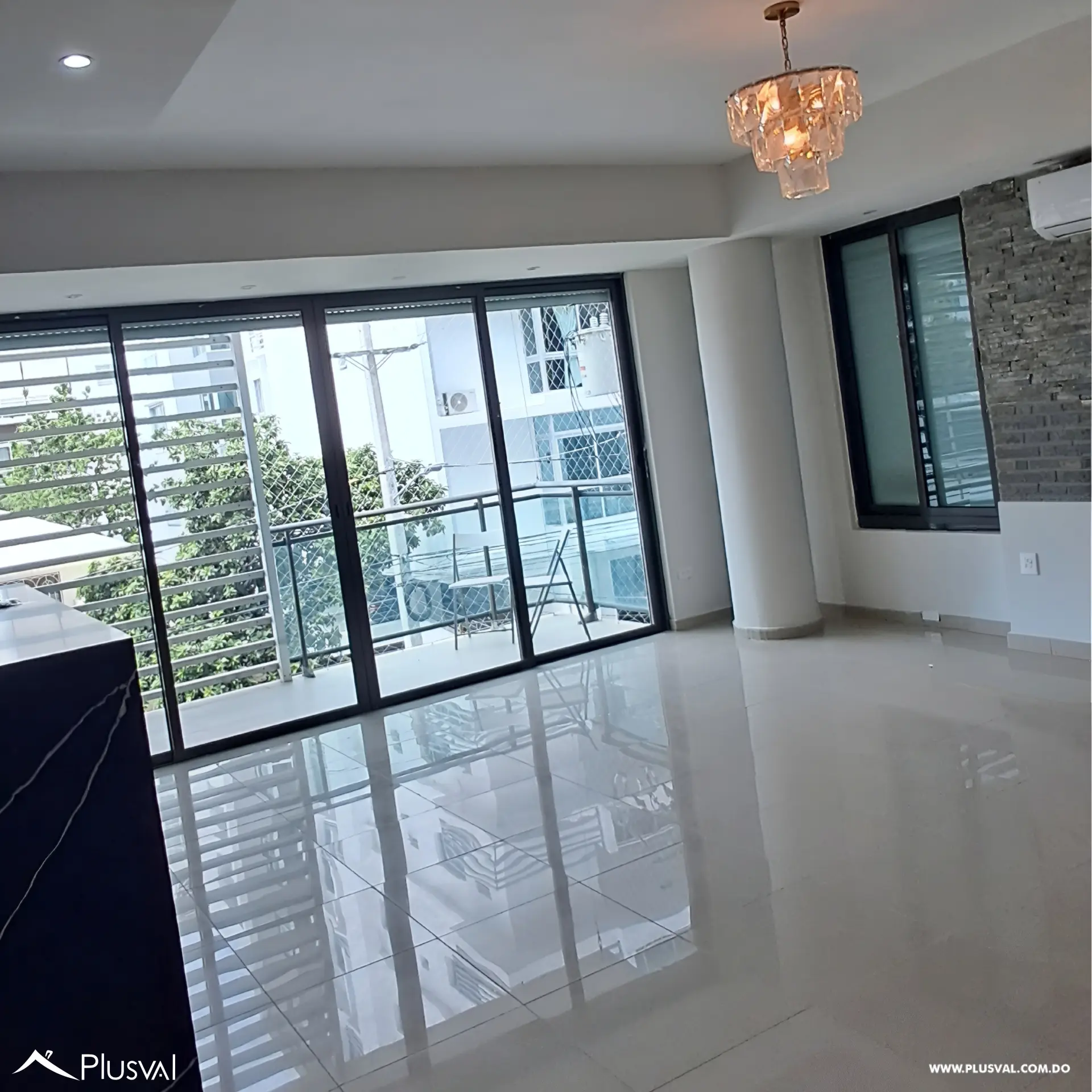 Apartamento en alquiler  con línea blanca en Evaristo Morales. 527021