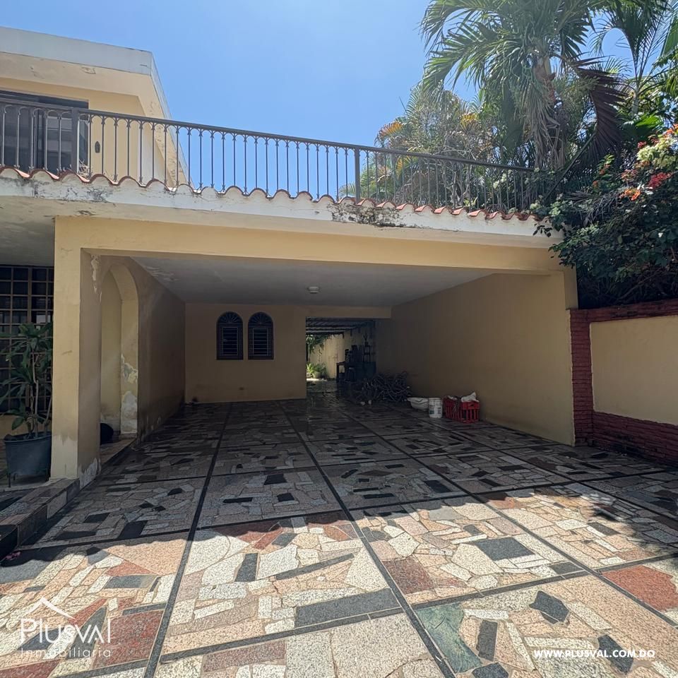 Amplia casa para remodelar en Cacicazgos 427110