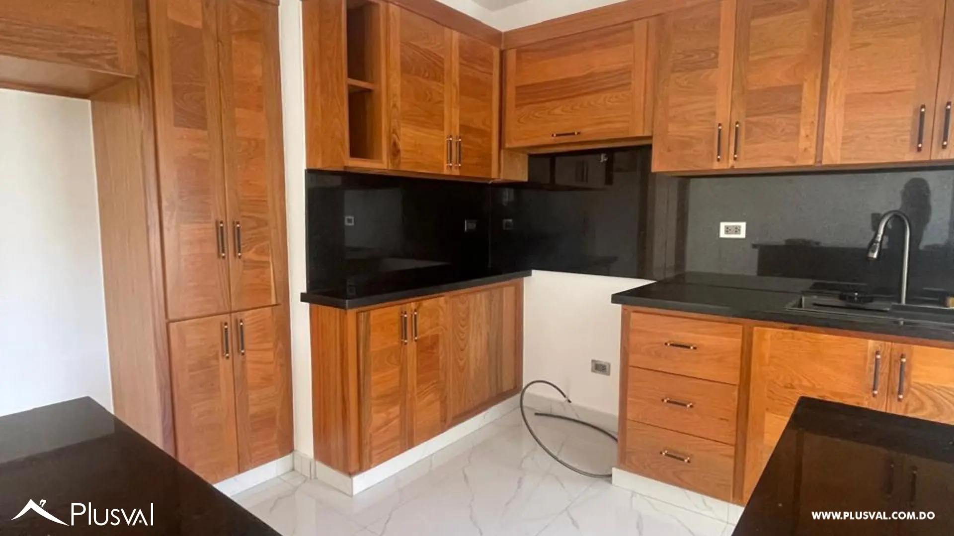 Apartamento en Las Damas: Privacidad y Confort en Residencial Exclusivo 485033