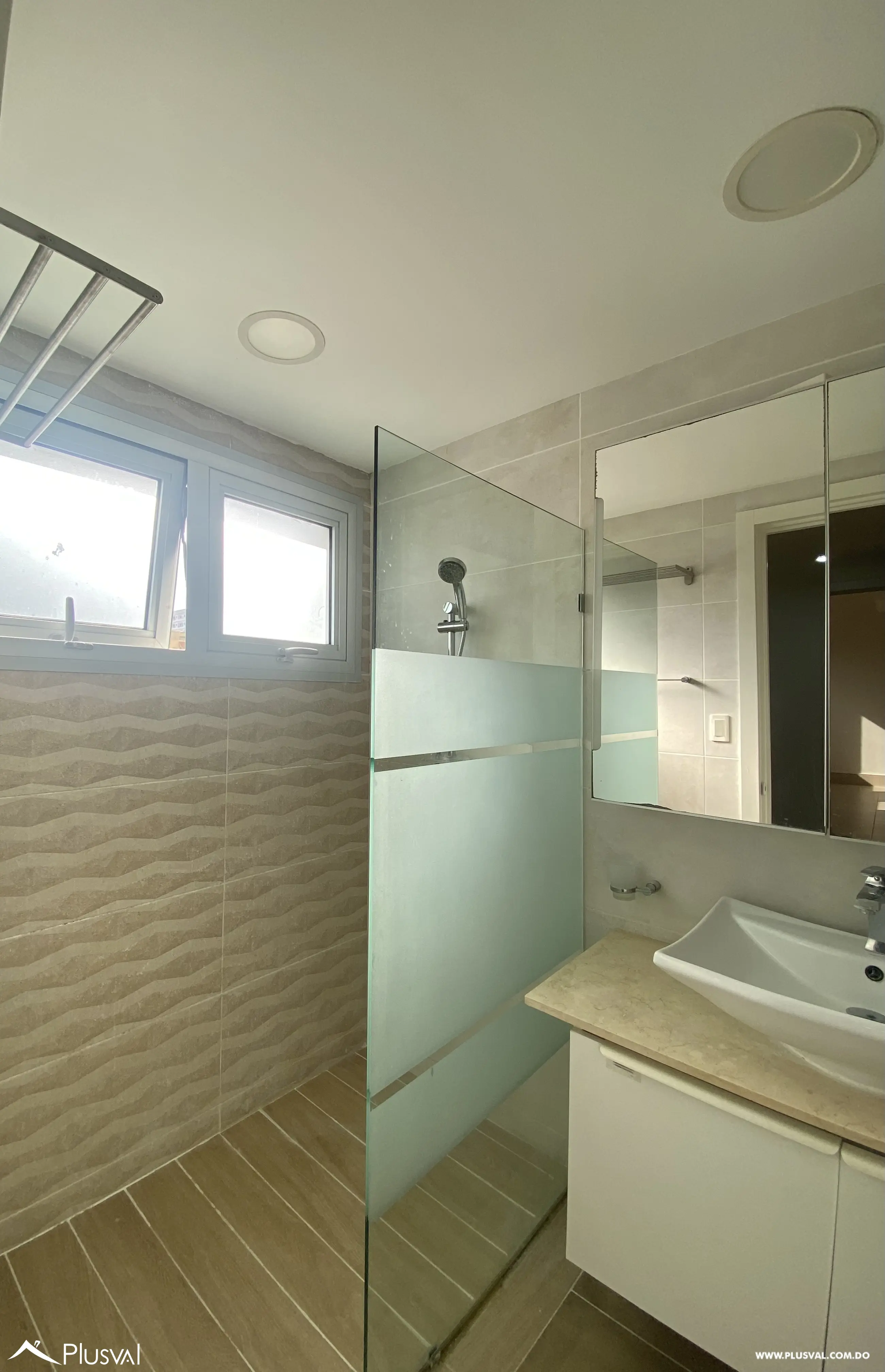 Alquilo Excelente y Amplio Apartamento en Zona Exclusiva en  La Esperilla 467474
