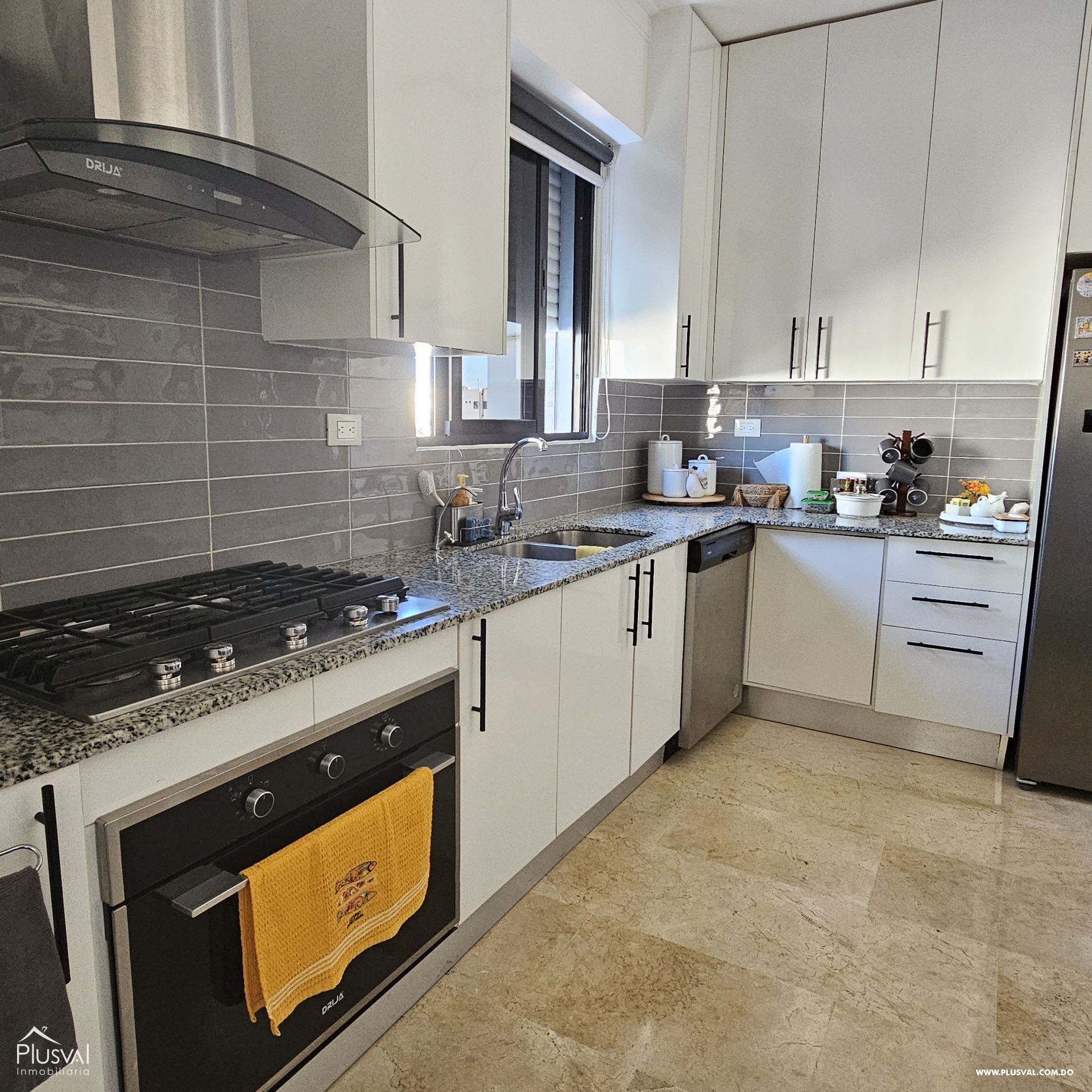 Apartamento de 3 habitaciones en Piantini 410392