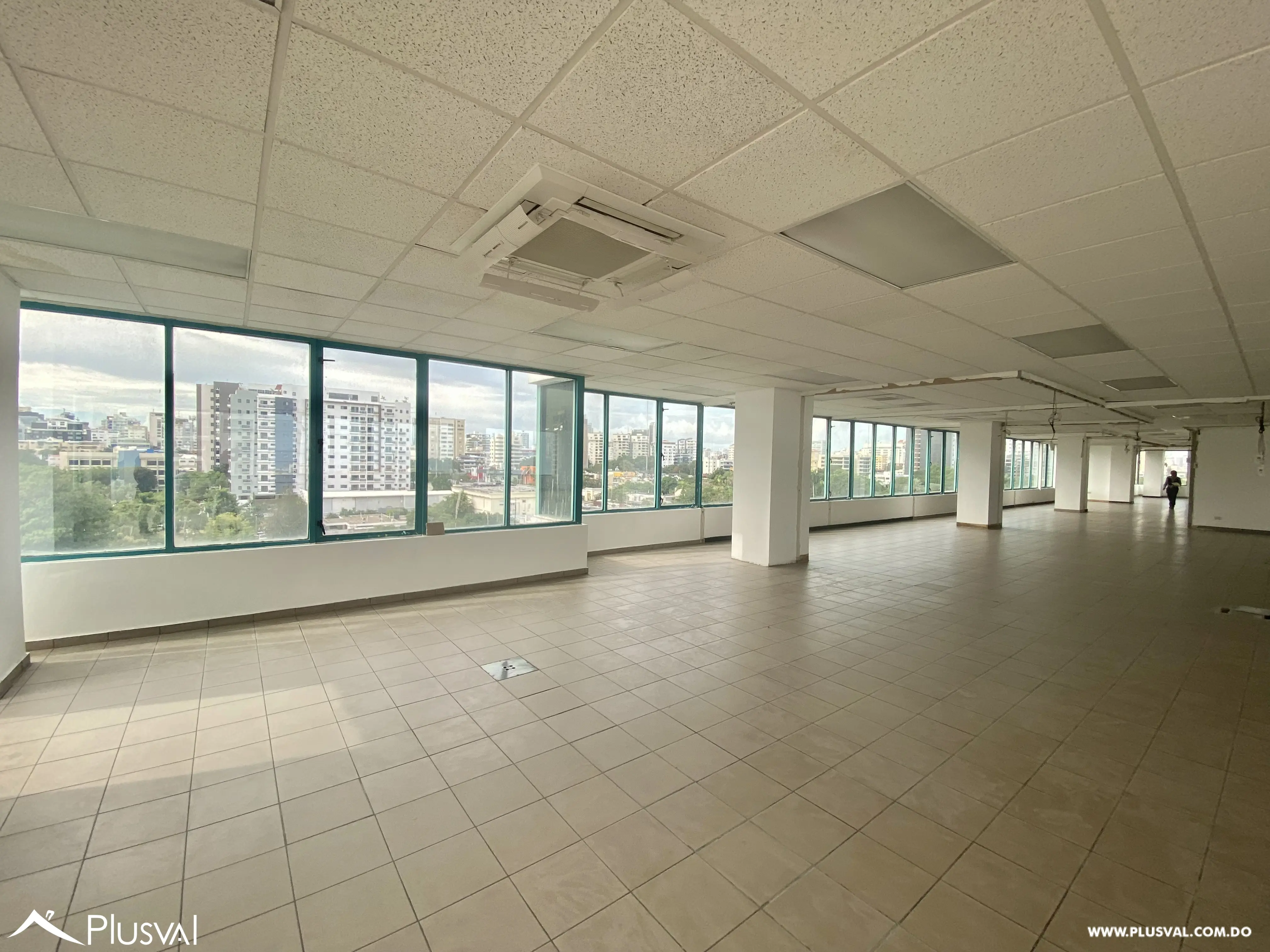 Alquilo Excelente Local Comercial con Vista Panorámica en La Julia 463370