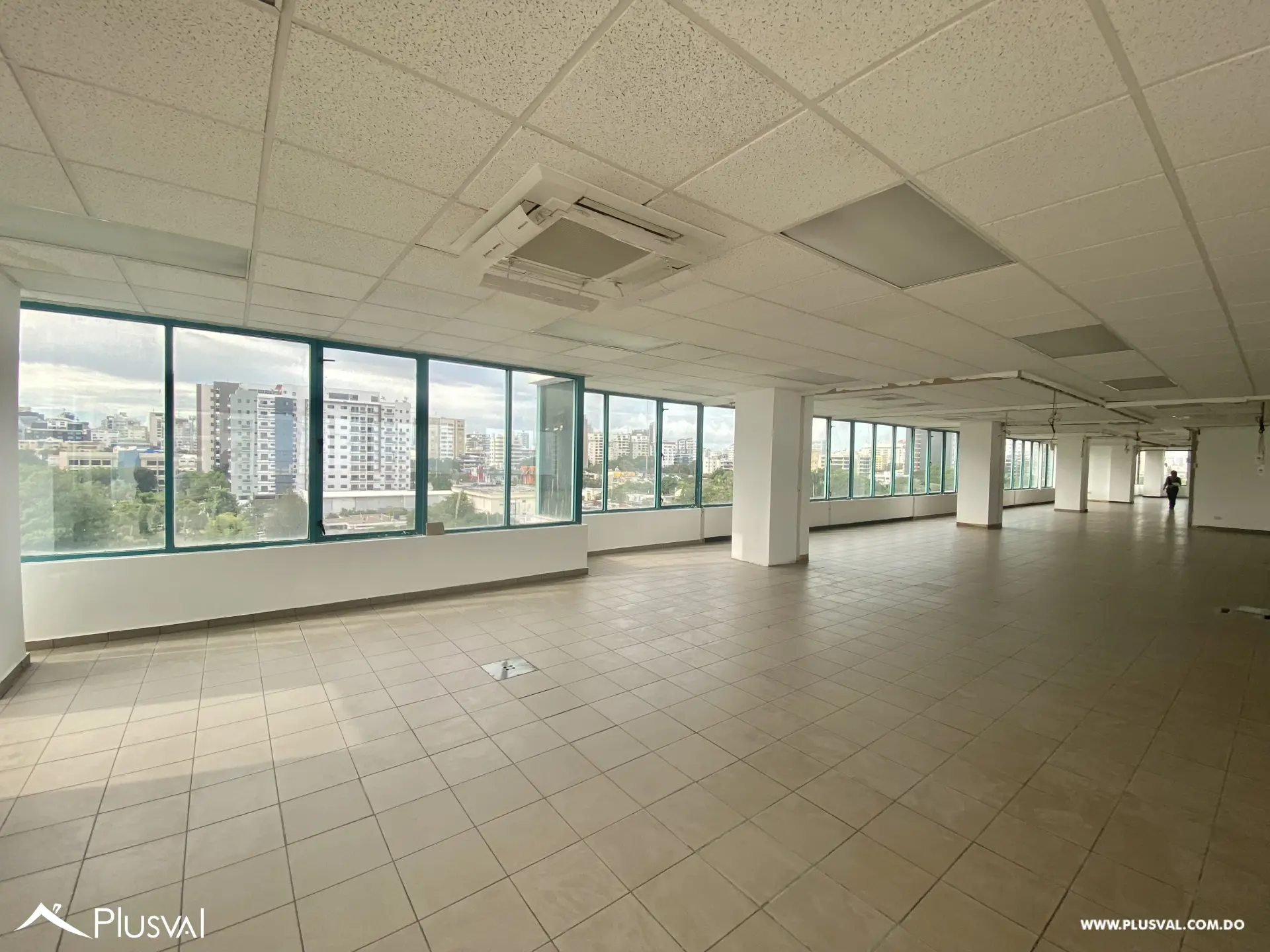 Alquilo Excelente Local Comercial con Vista Panorámica en La Julia 463392