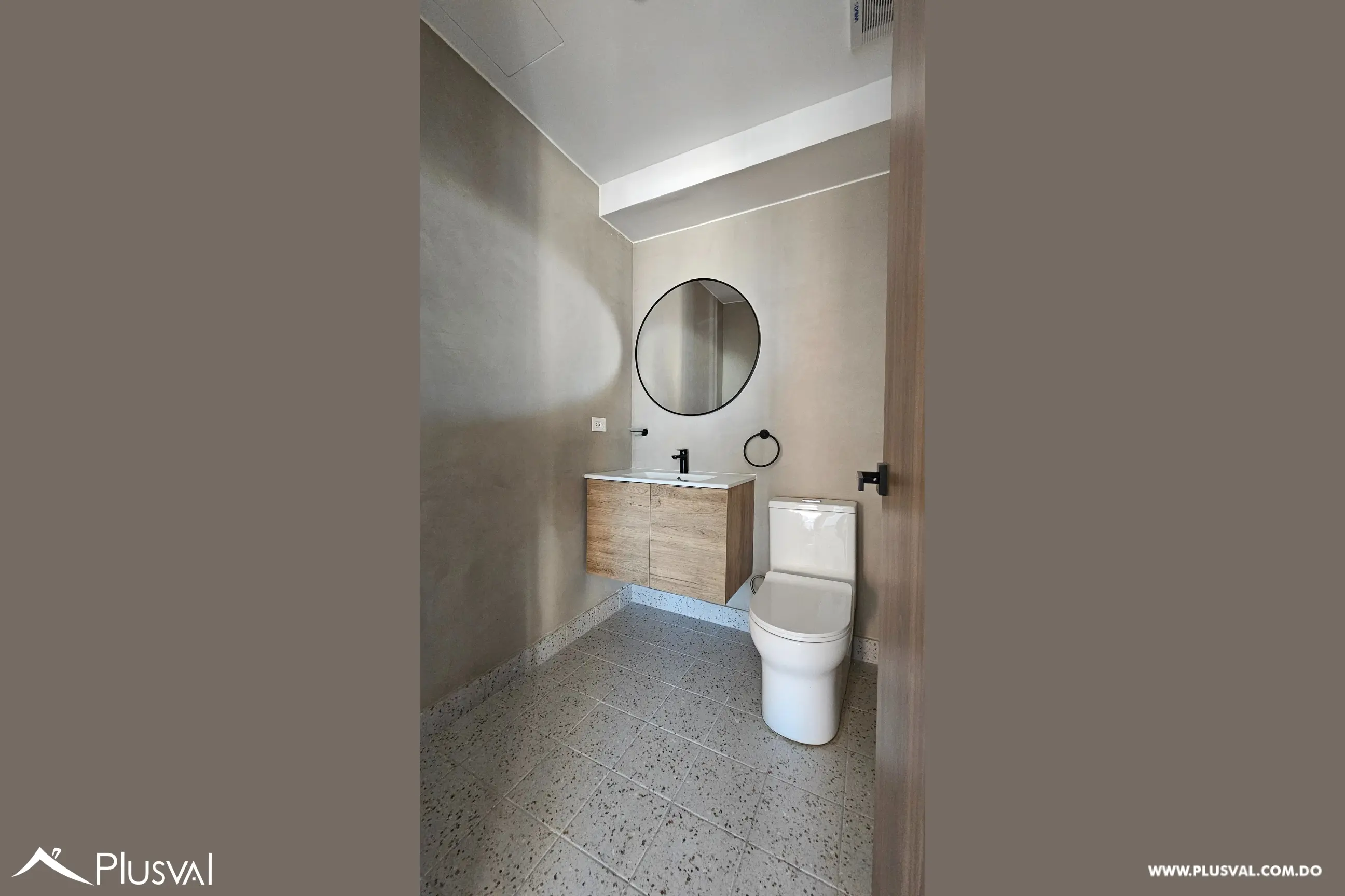 Apartamento en alquiler piso alto en Piantini 477553