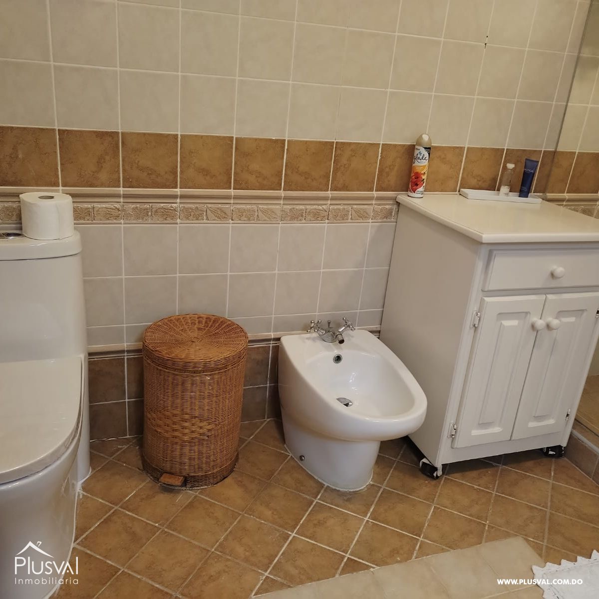 Villa en Guavaberry de dos niveles con vista hacia la piscina y campo de golf. 367962