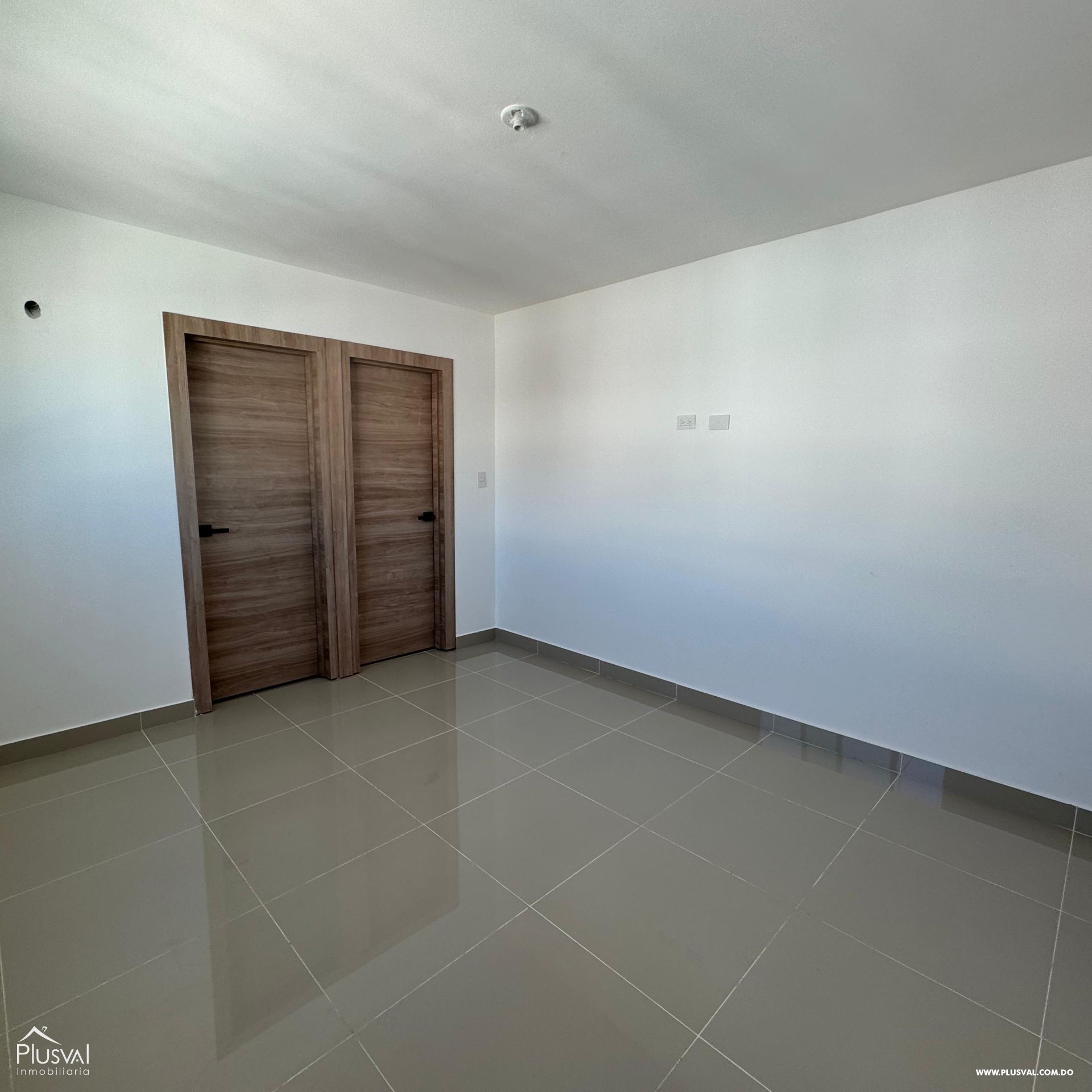 Apartamento próximo a la Carretera Duarte con terraza en el quinto nivel, jacuzzi y habitación adicional 405691