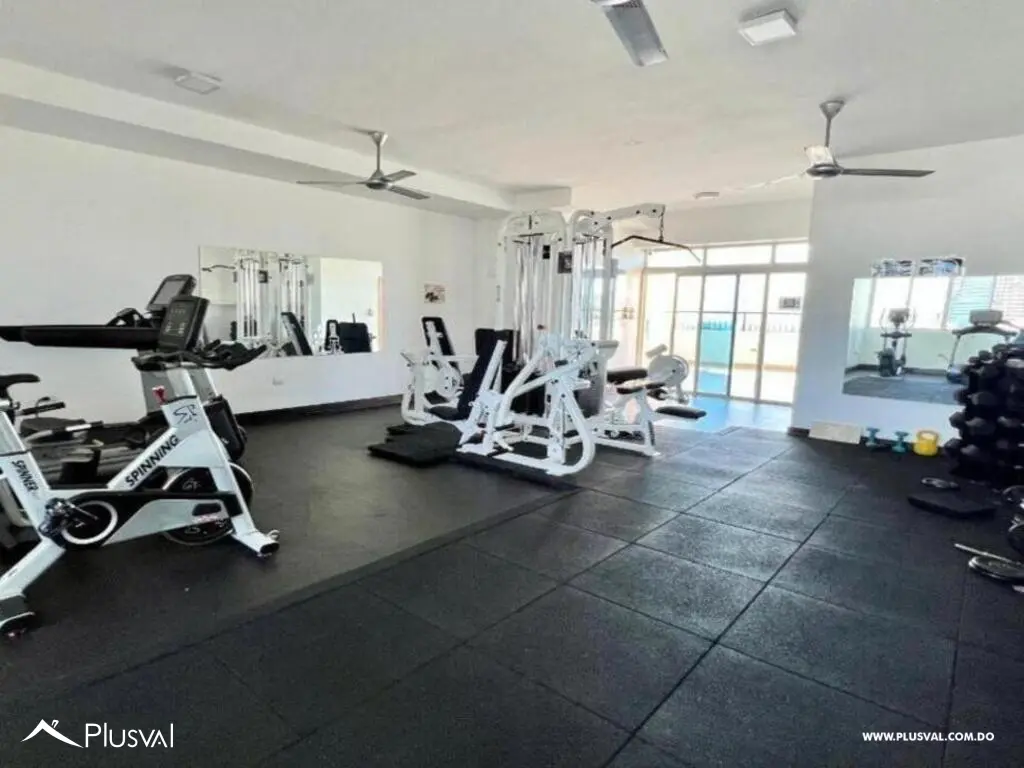 Se alquila amplio apartamento de 3 habitaciones y 2 parqueos. 469420