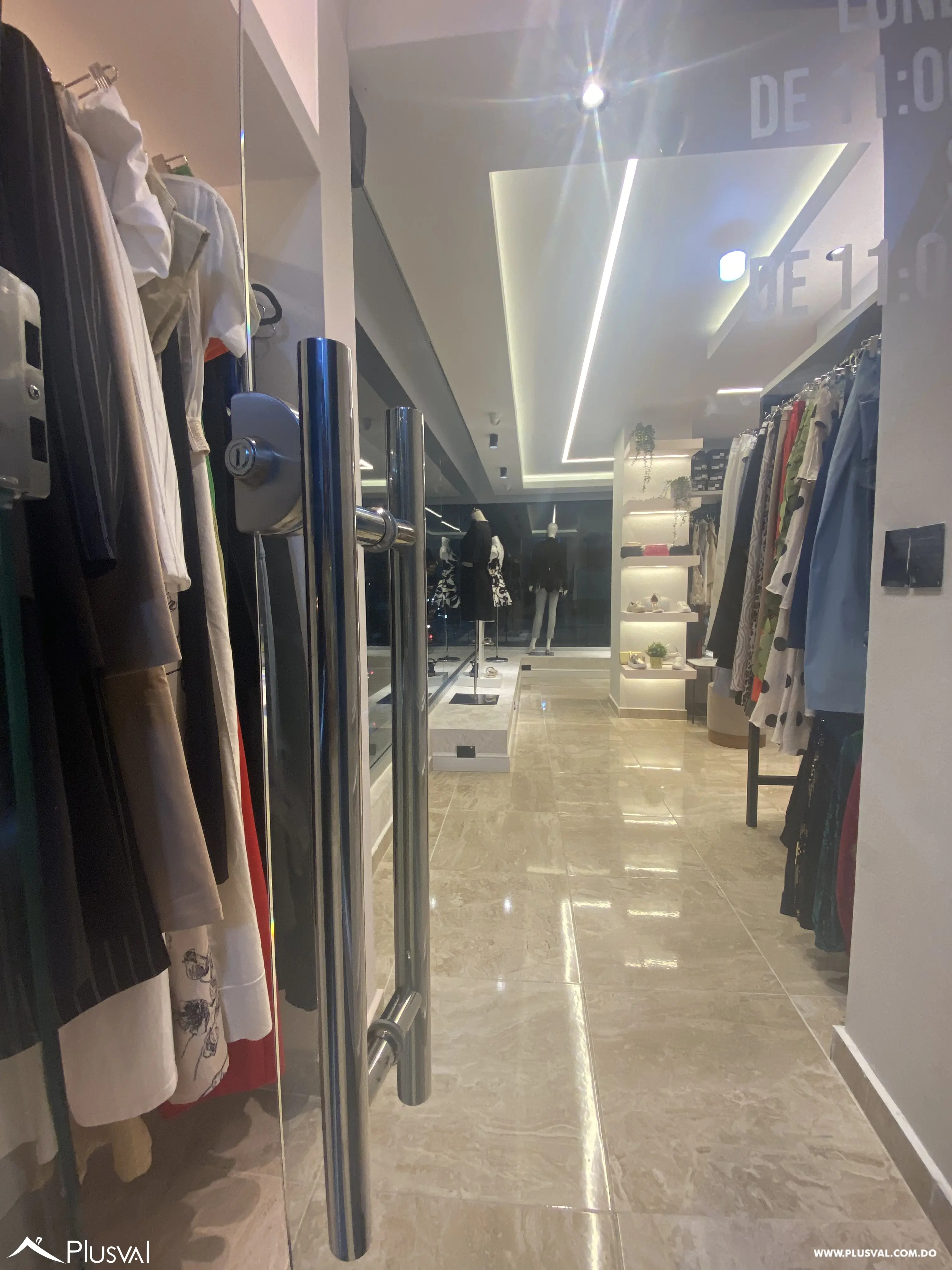 Vendo Traspaso de Excelente Tienda en Local de Plaza Comercial en el Millón 464763