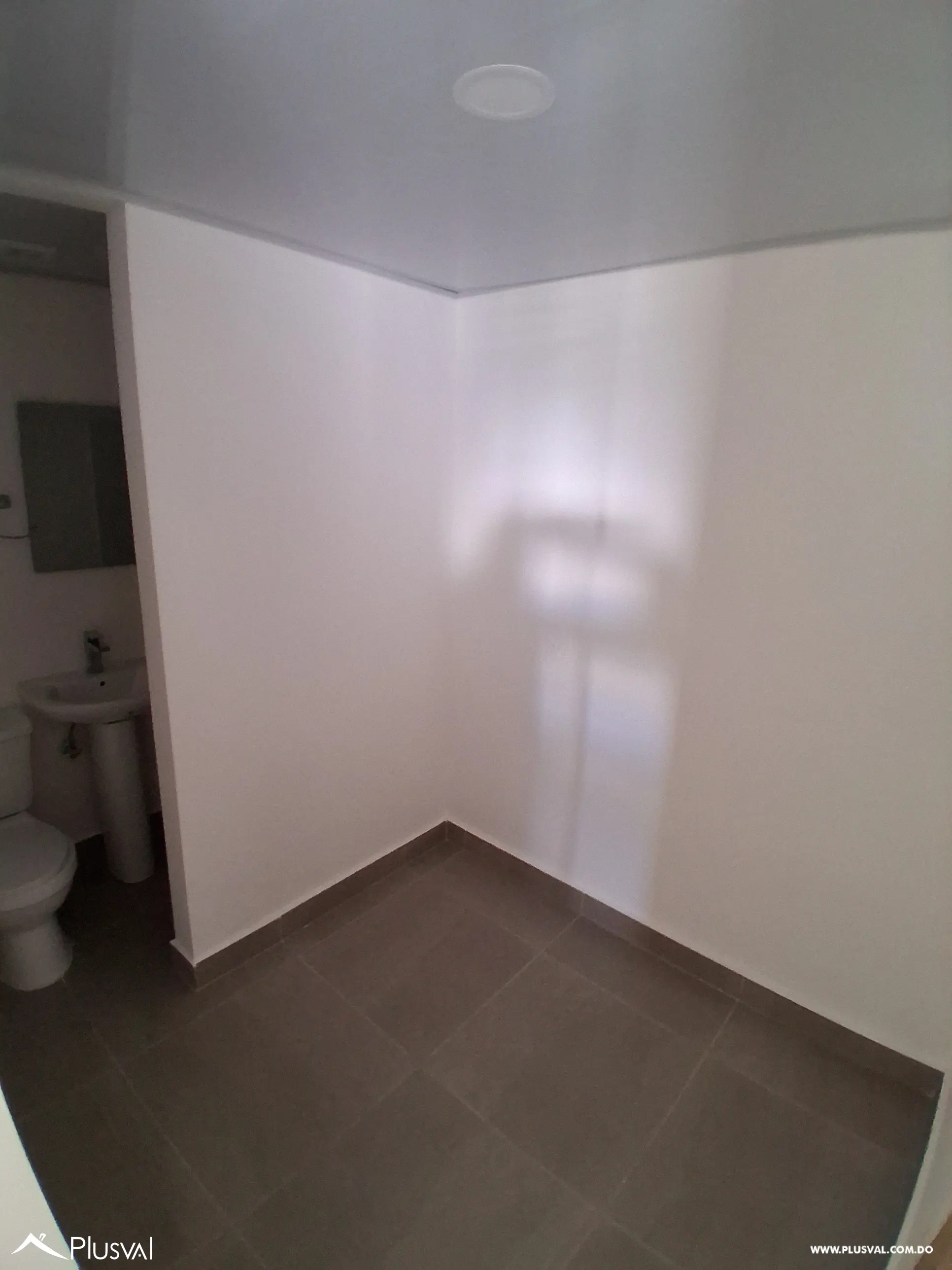 Alquiler de Amplio Apartamento de 3 Habitaciones y Estudio en la Ave. Hispanoaméricana 487358