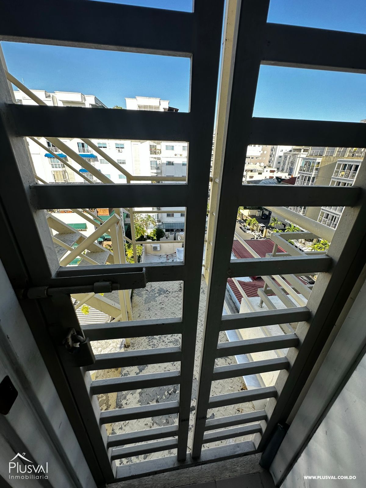 Residencia de lujo en Evaristo Morales. Amplio, privado y estratégicamente ubicado. 319288