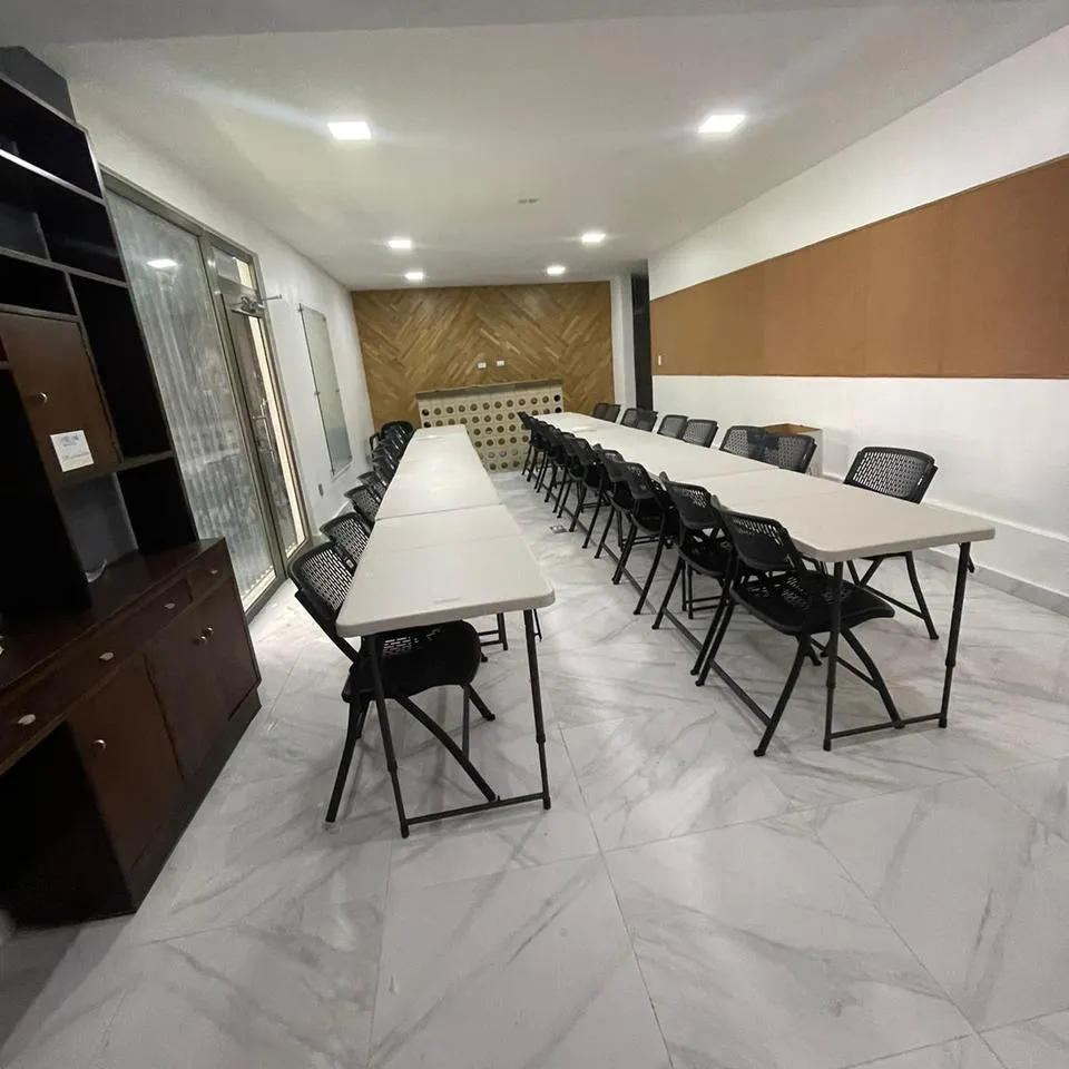 Alquiler de amplios Locales Comerciales ubicados en Evaristo Morales 443075