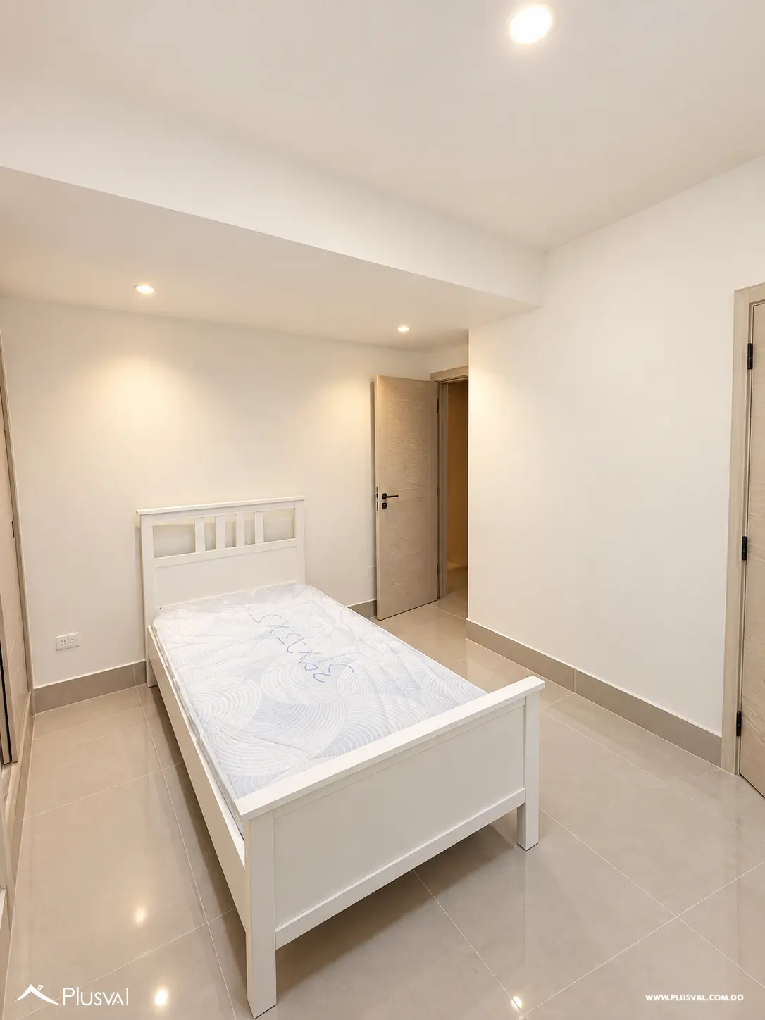 Apartamento en venta de 3 habitaciones en Evaristo Morales 531637
