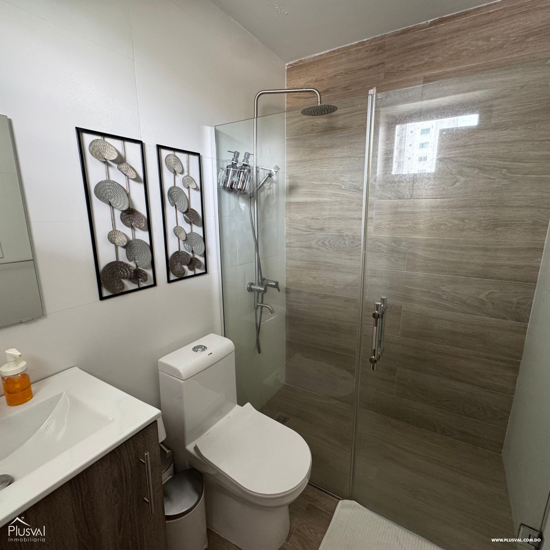 Apartamento amueblado ubicado en una torre moderna en el corazón de la ciudad, La Esmeralda. 463333