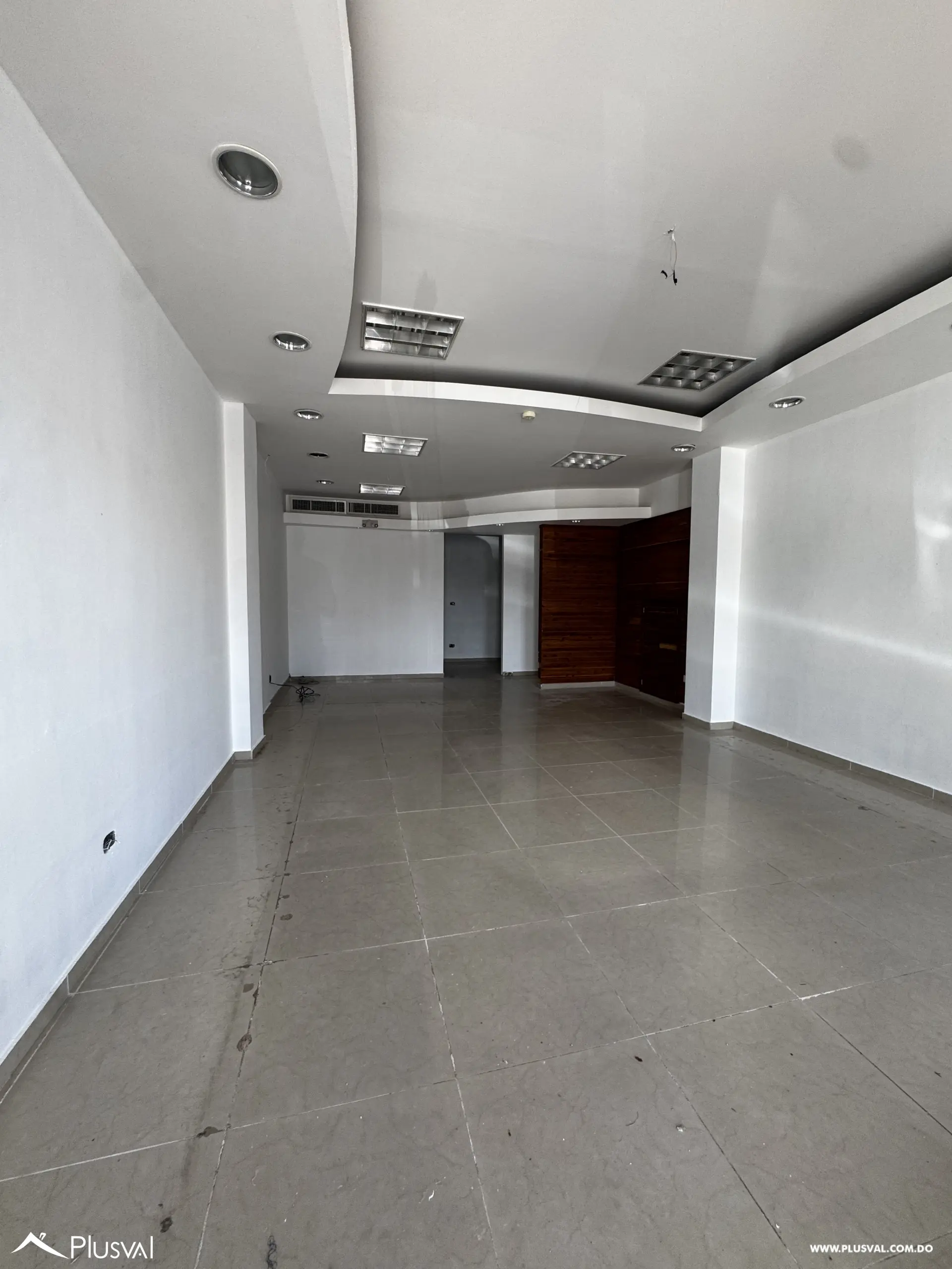 Local Comercial en Alquiler en Los Jardines Metropolitanos 526280