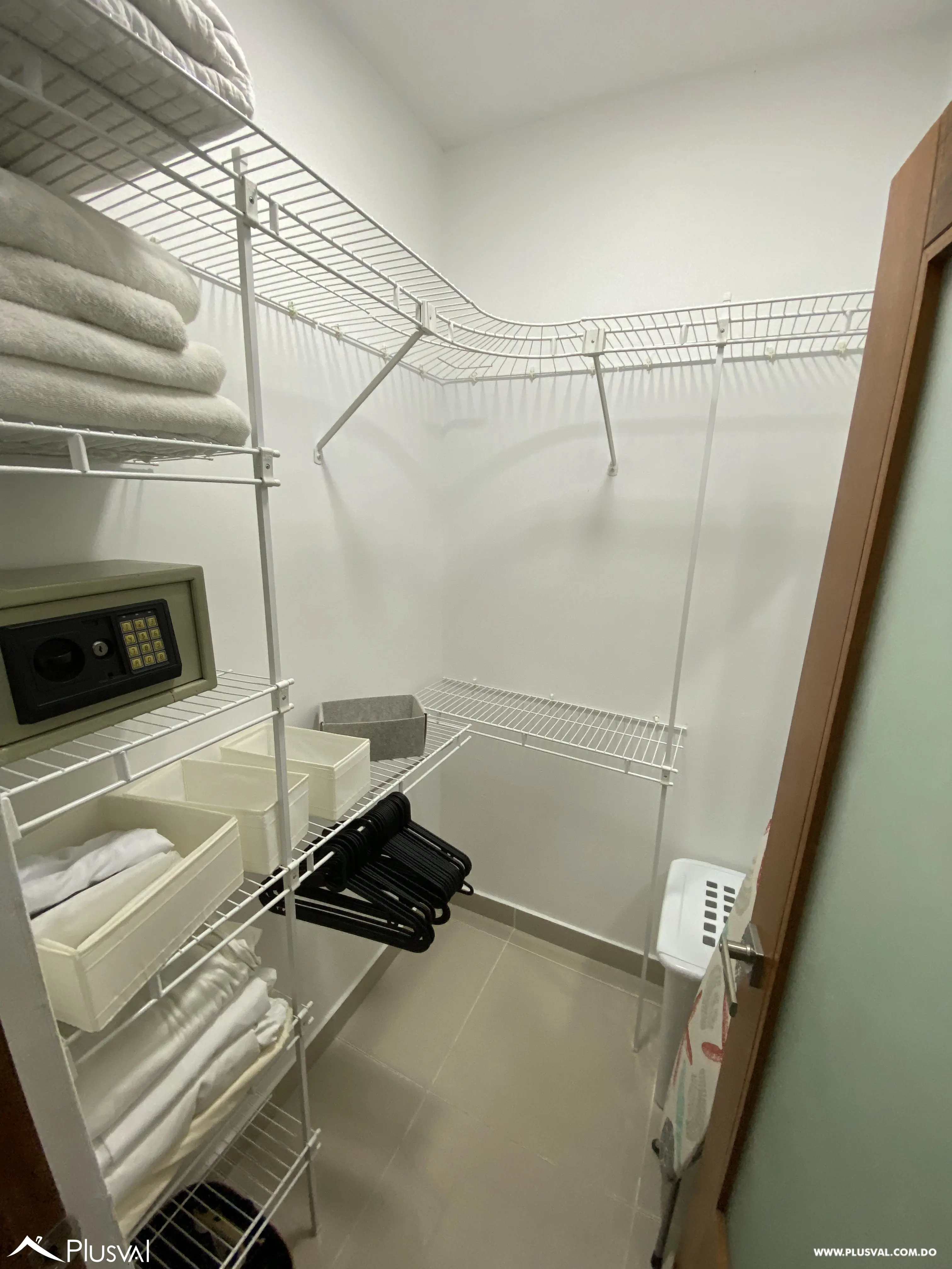 Apartamento Amueblado piso Alto en Evaristo Morales 510361