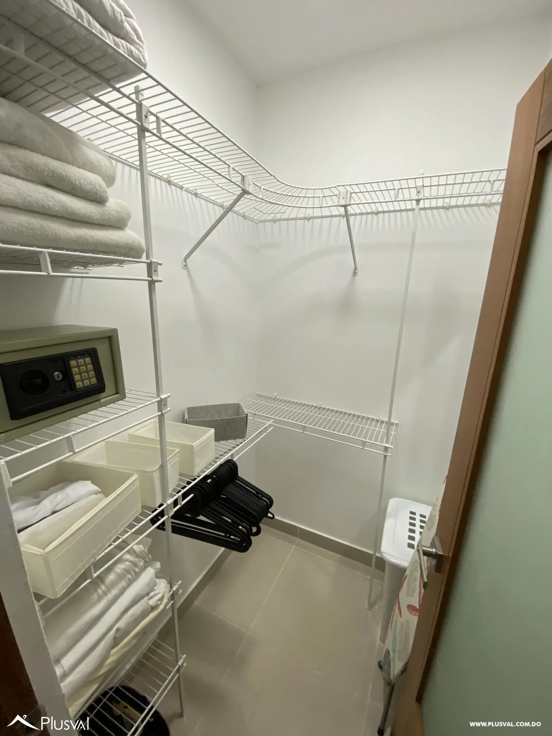 Apartamento Amueblado piso Alto en Evaristo Morales 510361