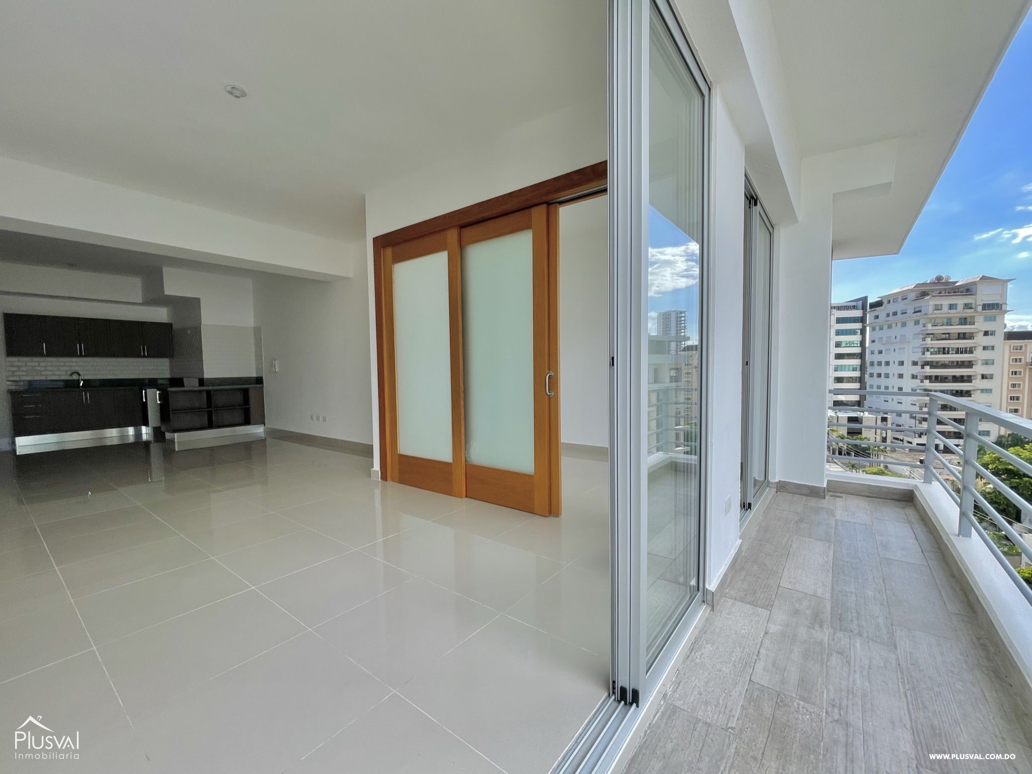 Alquiler Apartamento 2 Hab + Estudio, con Area Social y 2 parqueos + Locker en Serralles 235913