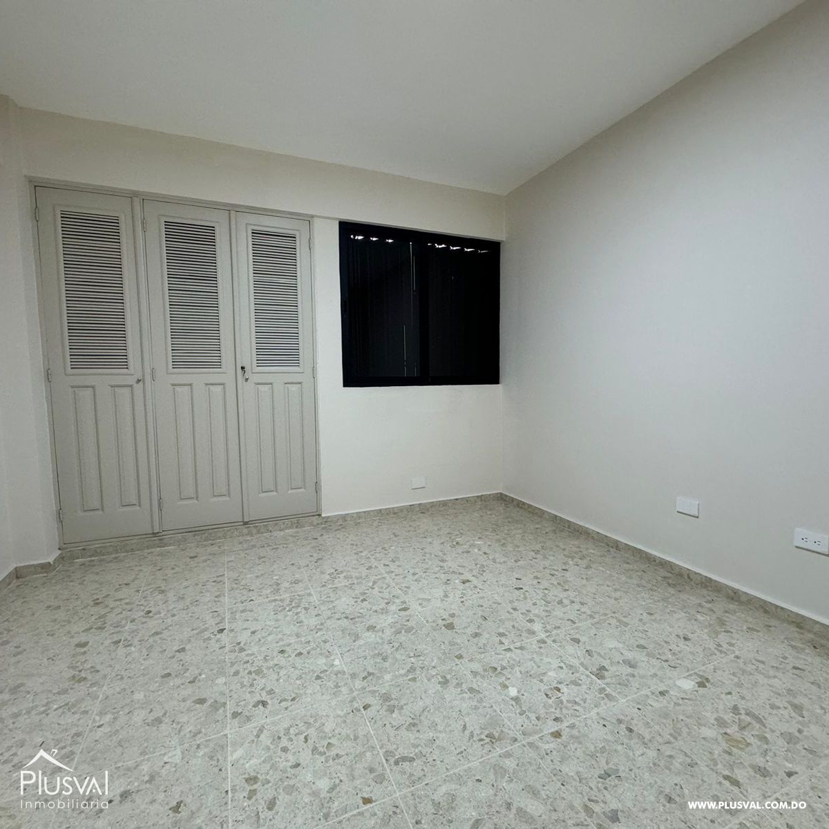 Clásico apartamento en alquiler en Naco.  Recién remodelado completamente, excelentes vecinos. 376995