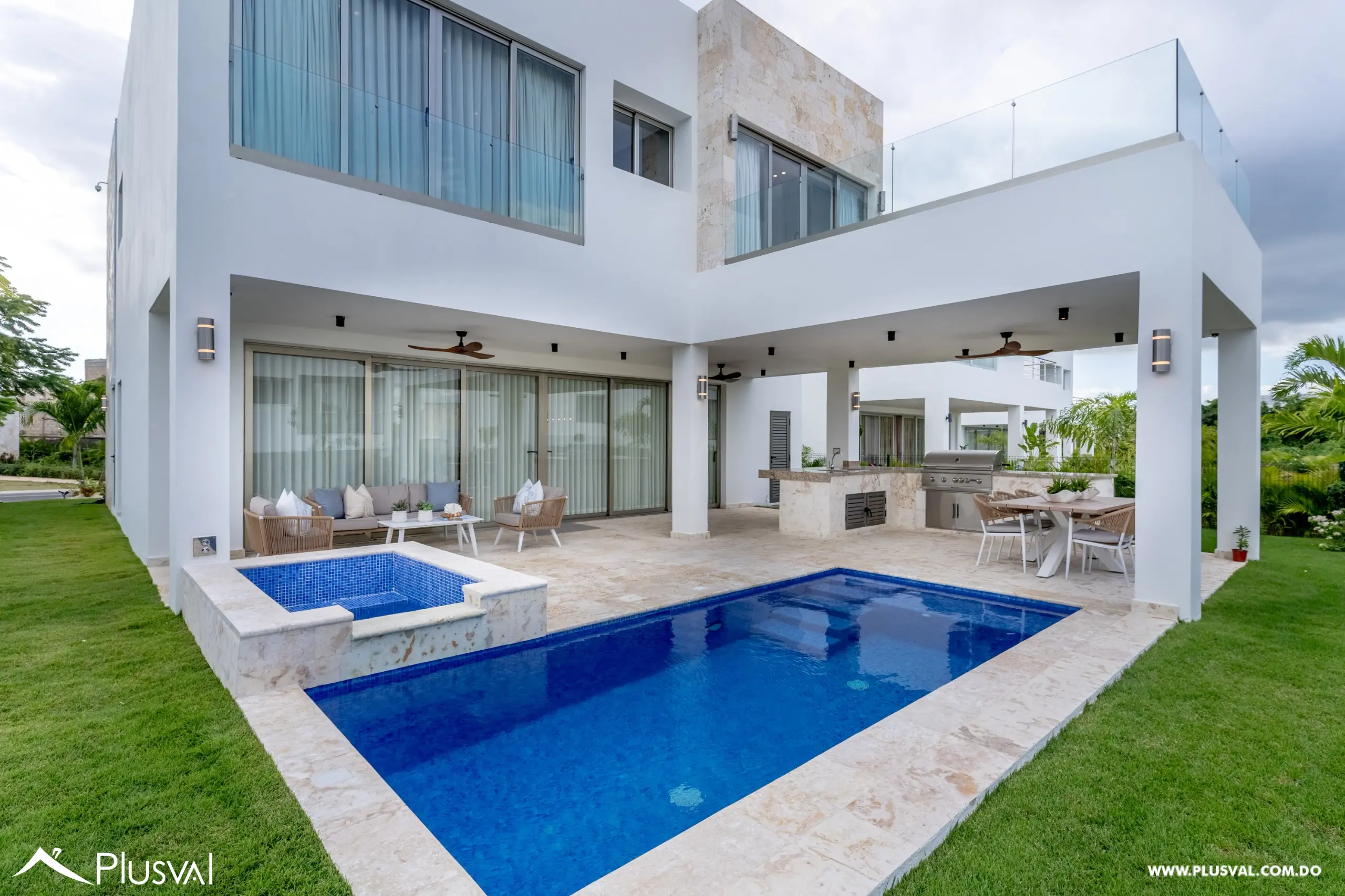 Villa de lujo en venta amueblada en Playa Nueva Romana 472501