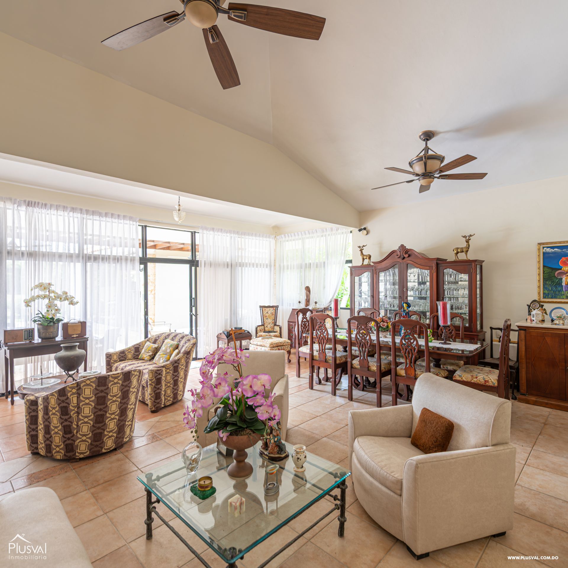 Villa en venta en metro Country Club con piscina privada y vista al campo de golf 456518