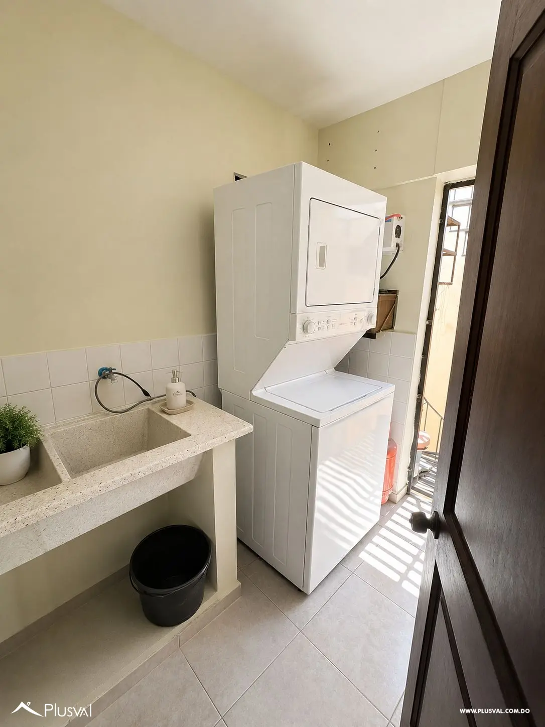 Corales del Sur - se vende apartamento amueblado 4to piso 506185