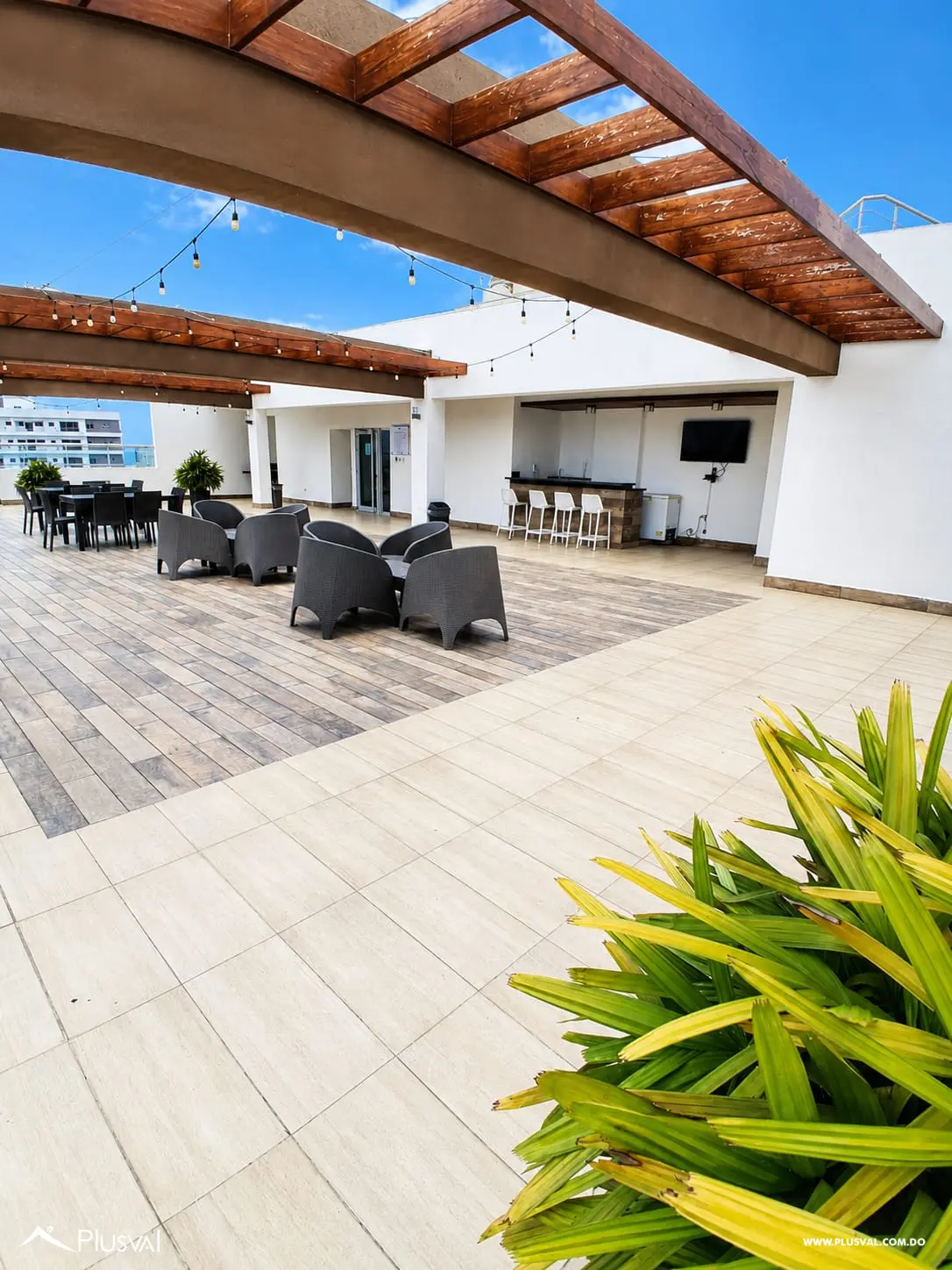 Apartamento con amplio balcon en torre con amenidades en venta 518789