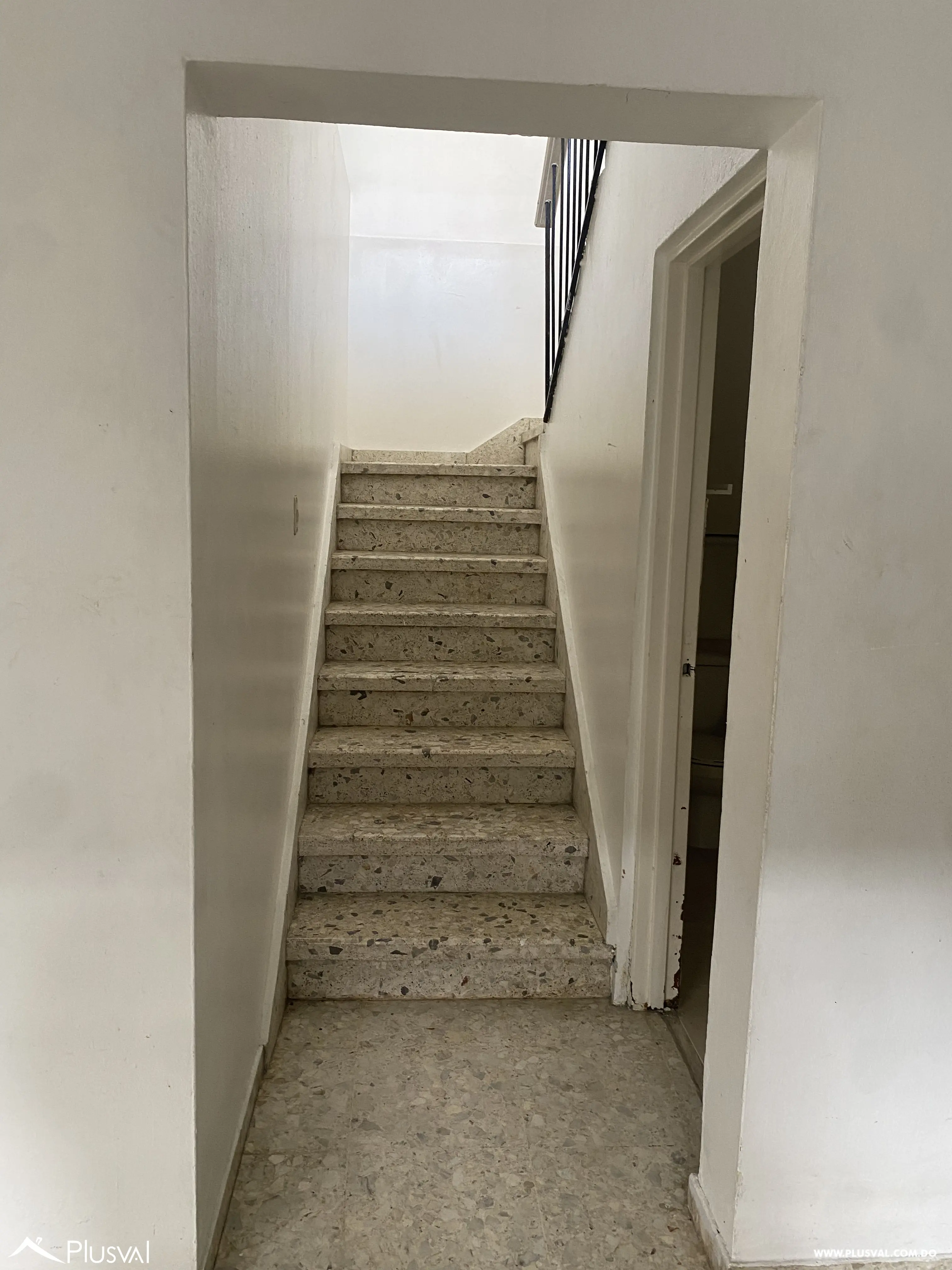 Casa de dos niveles  en alquiler en los prados 477097