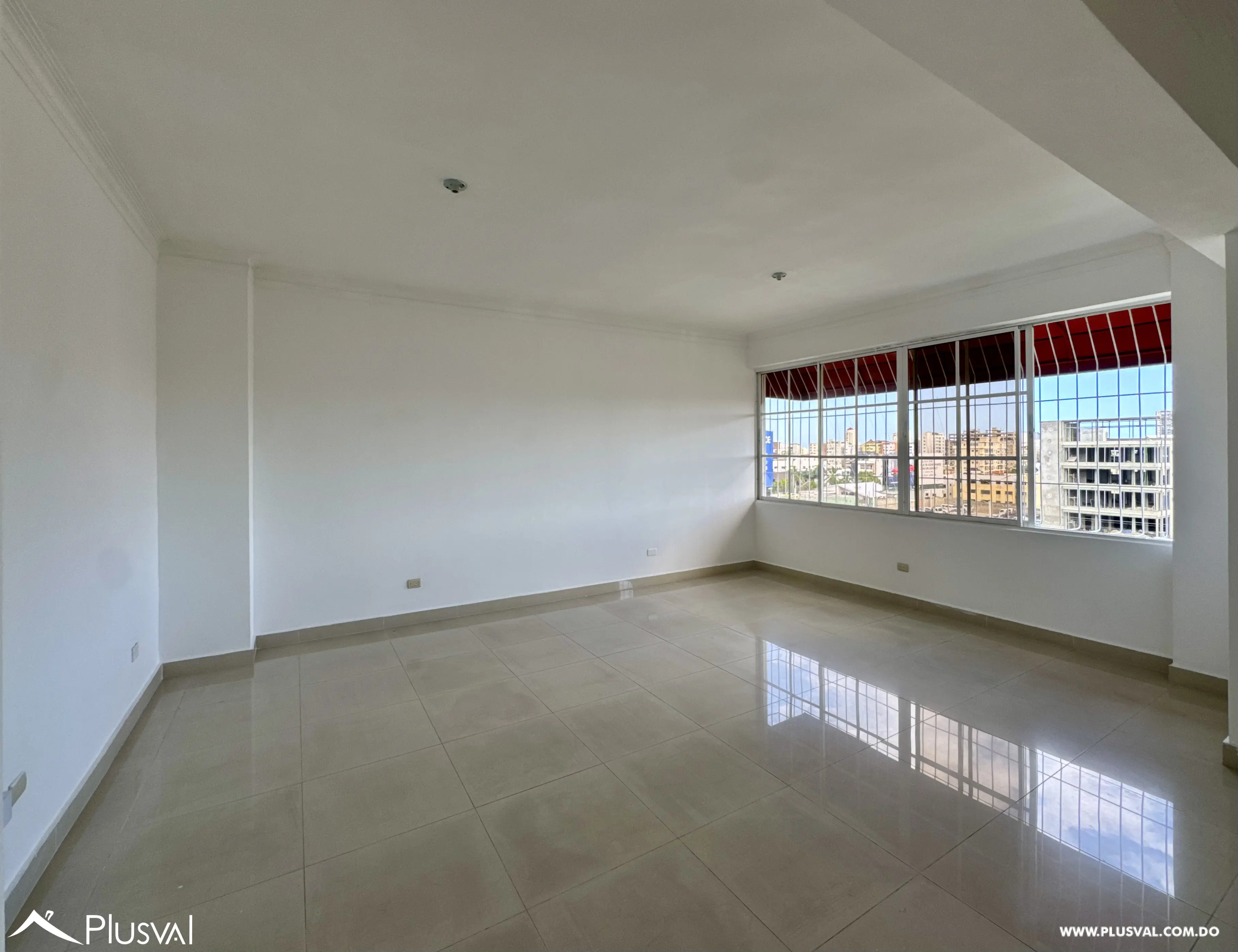 Alquilo apartamento de tres habitaciones en Evaristo Morales. 493669