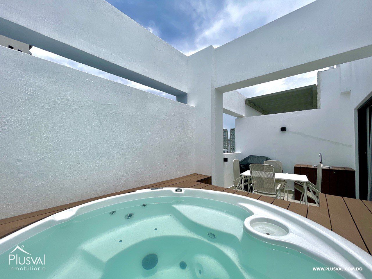 Alquiler Apartamento 2 Hab + Estudio, con Area Social y 2 parqueos + Locker en Serralles 235914