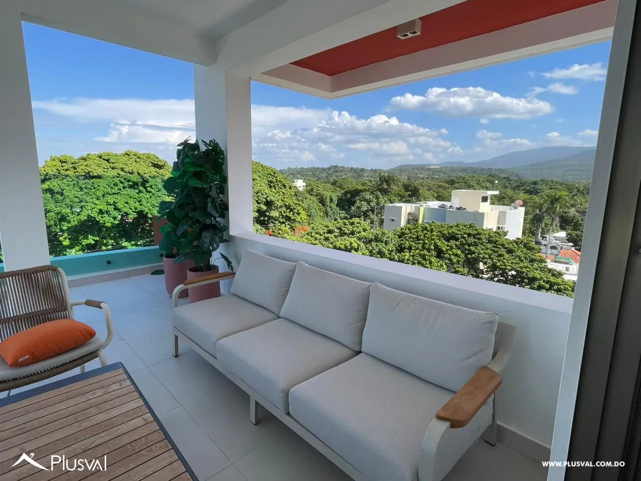 Apartamento en 1er Nivel con Tres Habitaciones y Family Room en La Vega 524714
