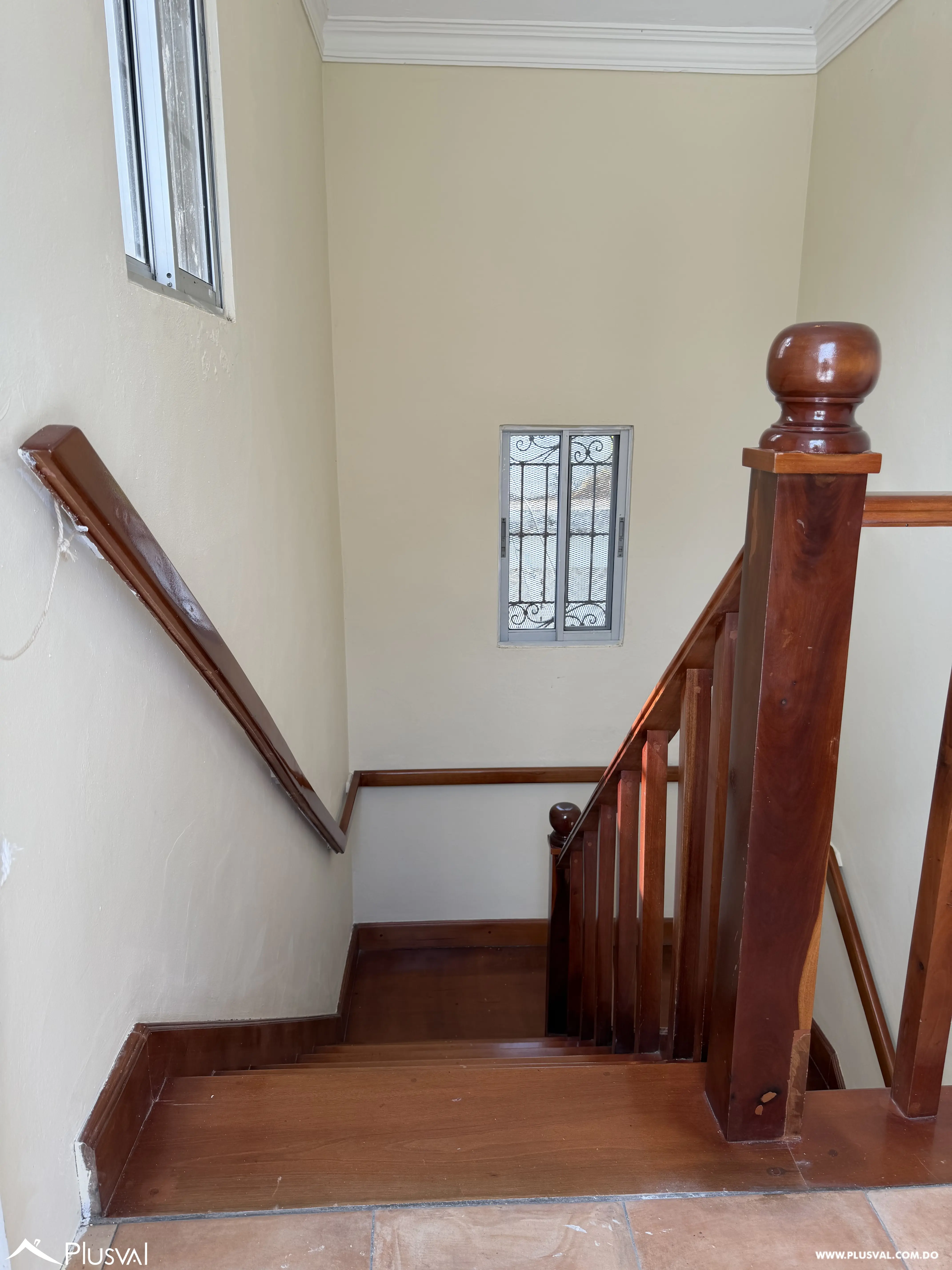 Casa de 3 Niveles con Piscina y Área Social en Juan Dolio 513195