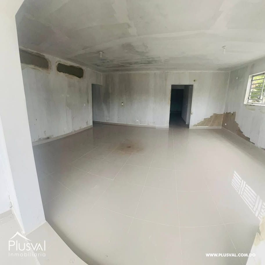 Casa familiar de 3 niveles con piscina en San Francisco de Macorís 436176