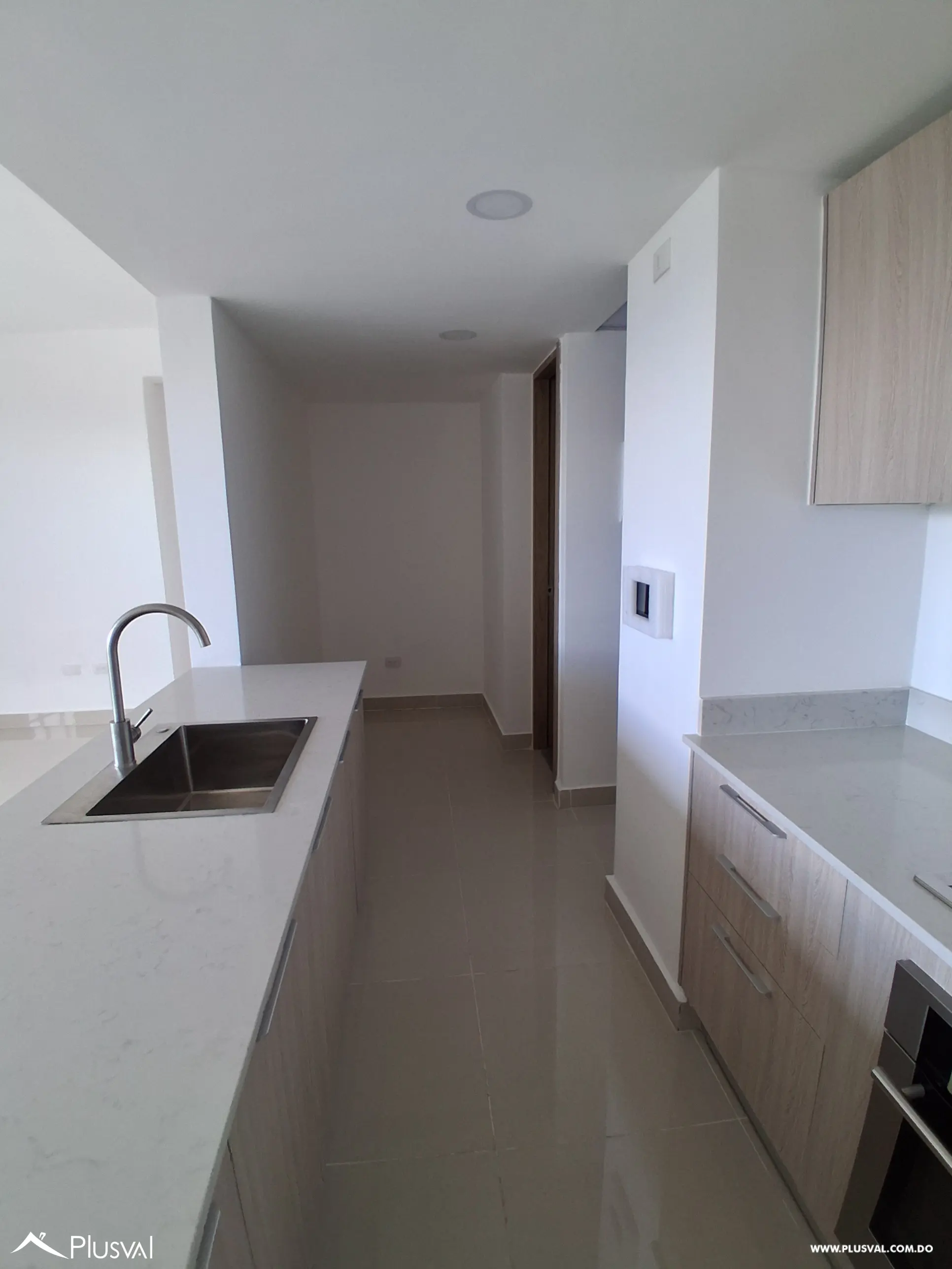 Alquiler de Amplio Apartamento de 3 Habitaciones y Estudio en la Ave. Hispanoaméricana 487356