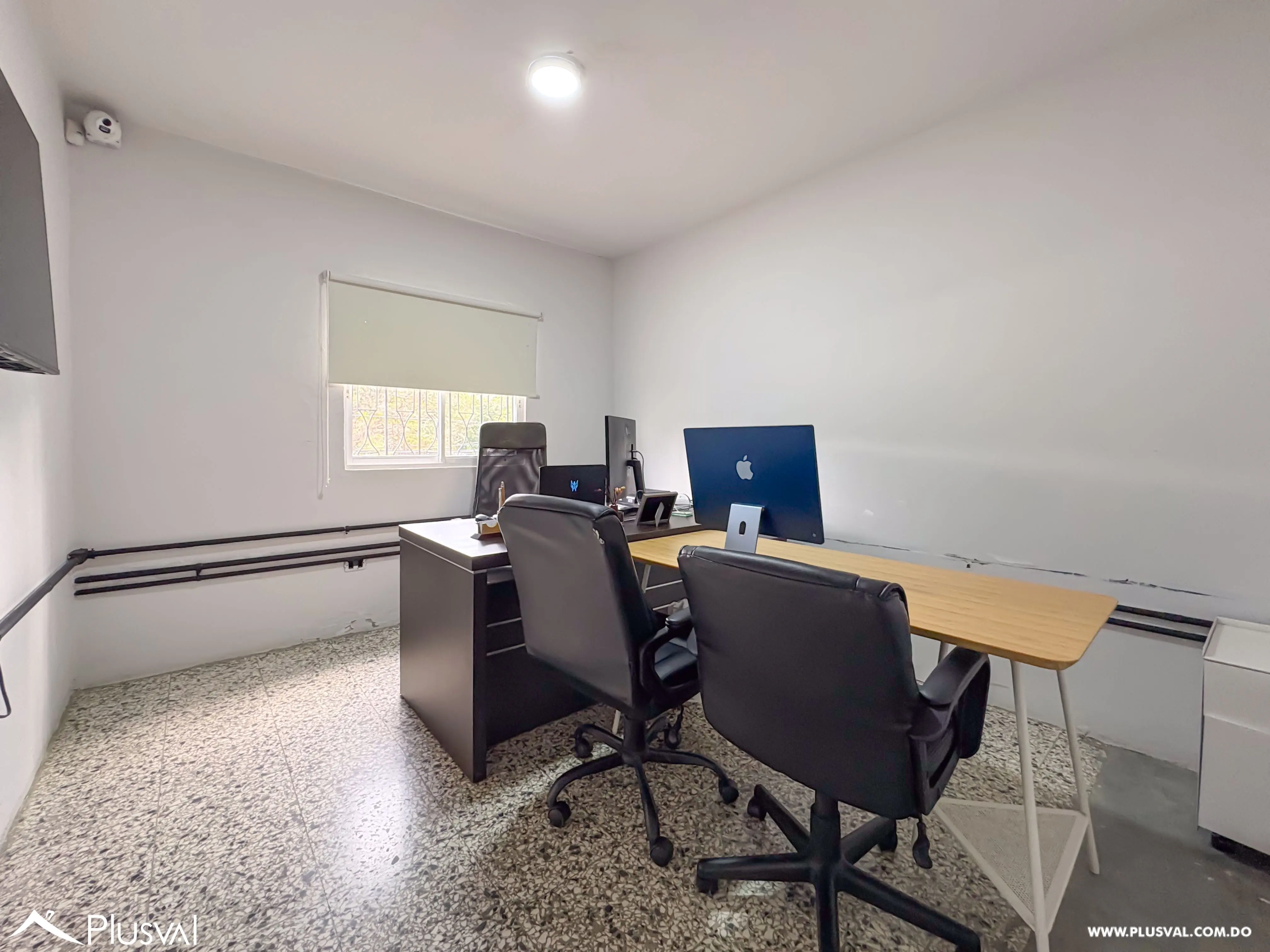 Propiedad Comercial de 2 Niveles en Arroyo Hondo con Patio y Oficinas 495693