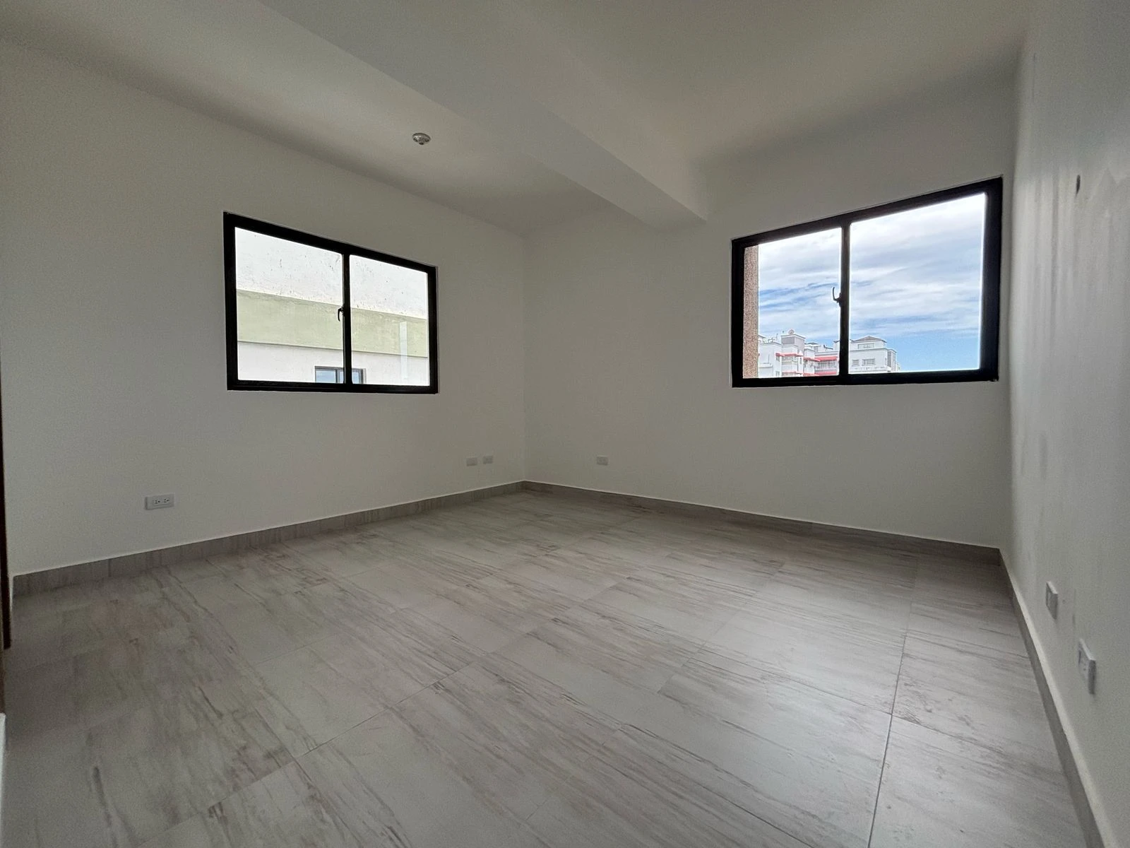Alquiler de apartamento de 2 habitaciones en torre de lujo 444200