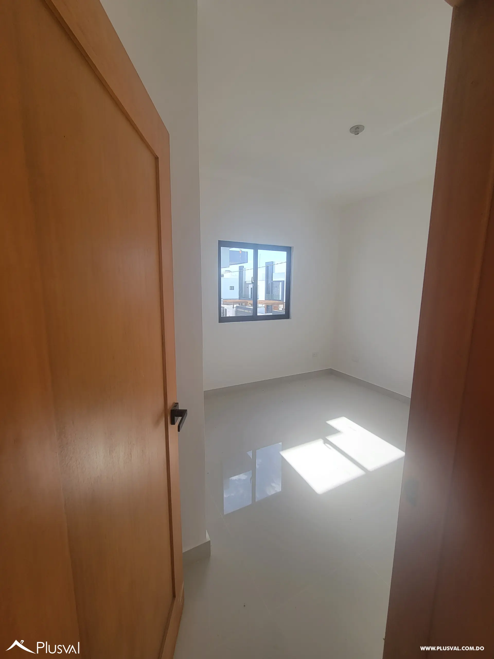 AMPLIA VILLA DE 3 HABITACIONES CON PISCINA Y PATIO EN SECTOR DEL DOWTOWN PUNTA CANA 499570