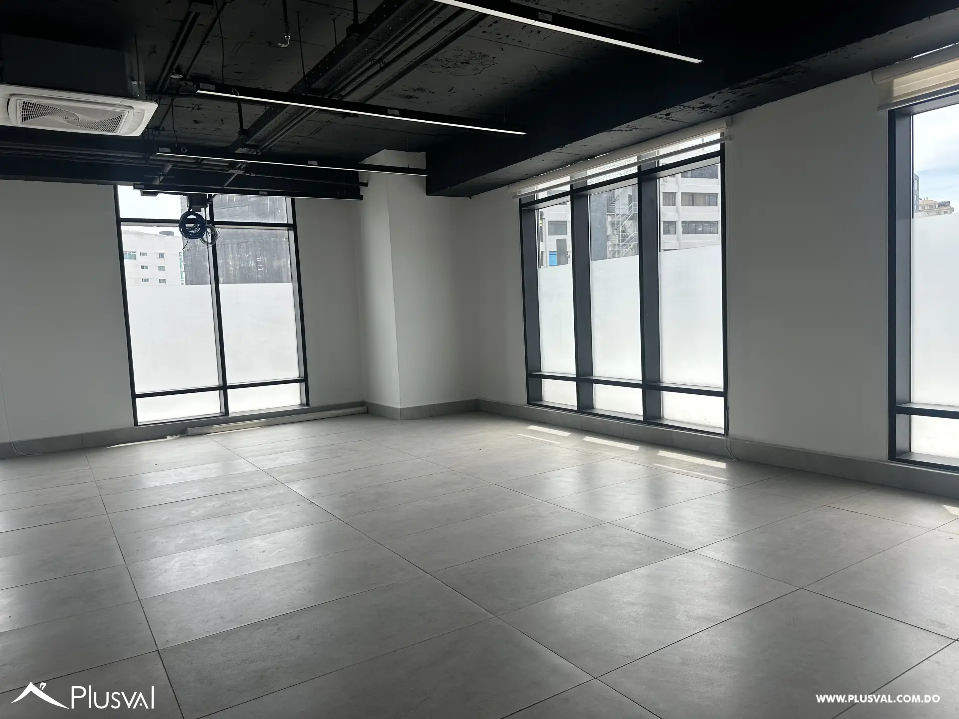 Oficinas en Alquiler en Torre Corporativa de Naco 526317