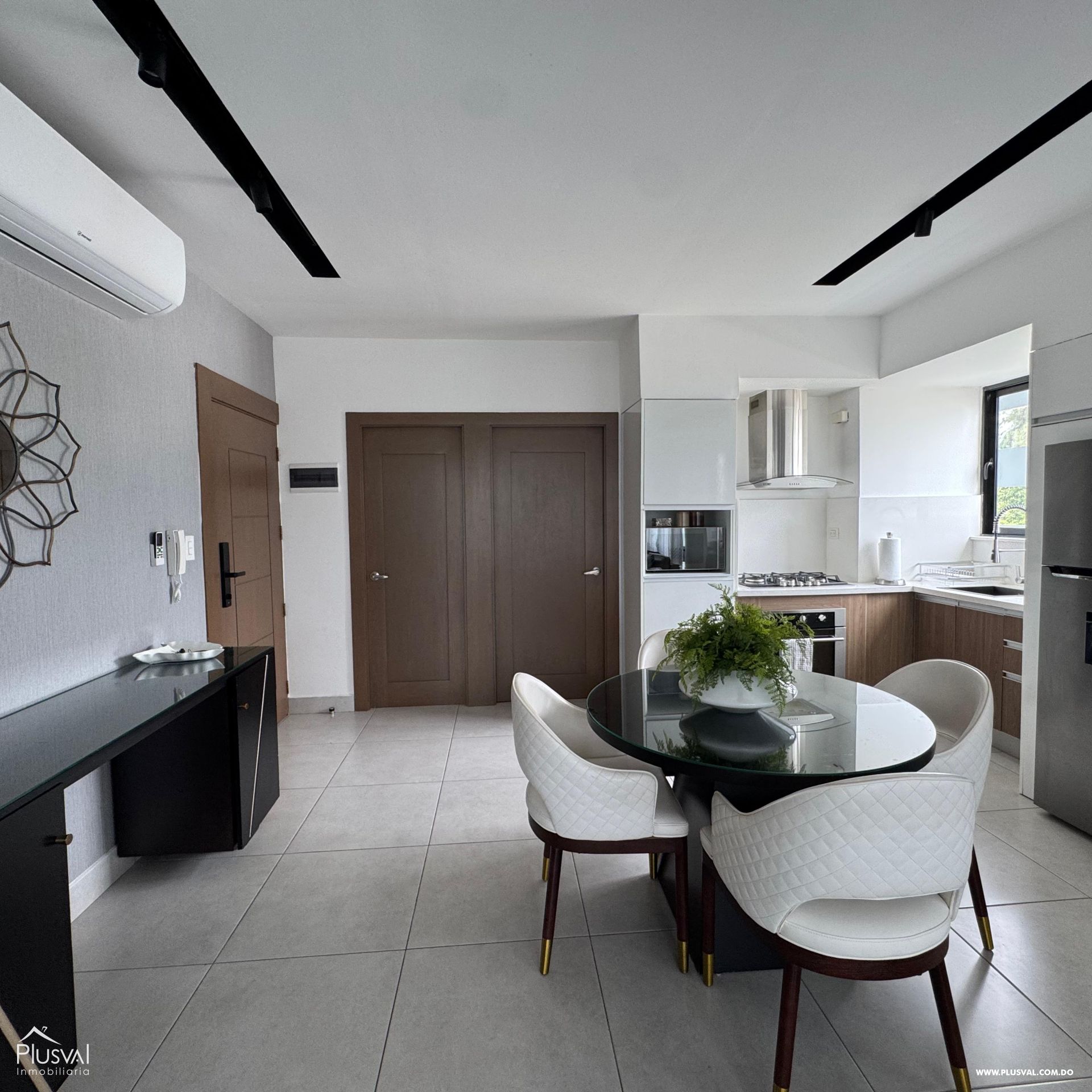 Apartamento amueblado ubicado en una torre moderna en el corazón de la ciudad, La Esmeralda. 463332