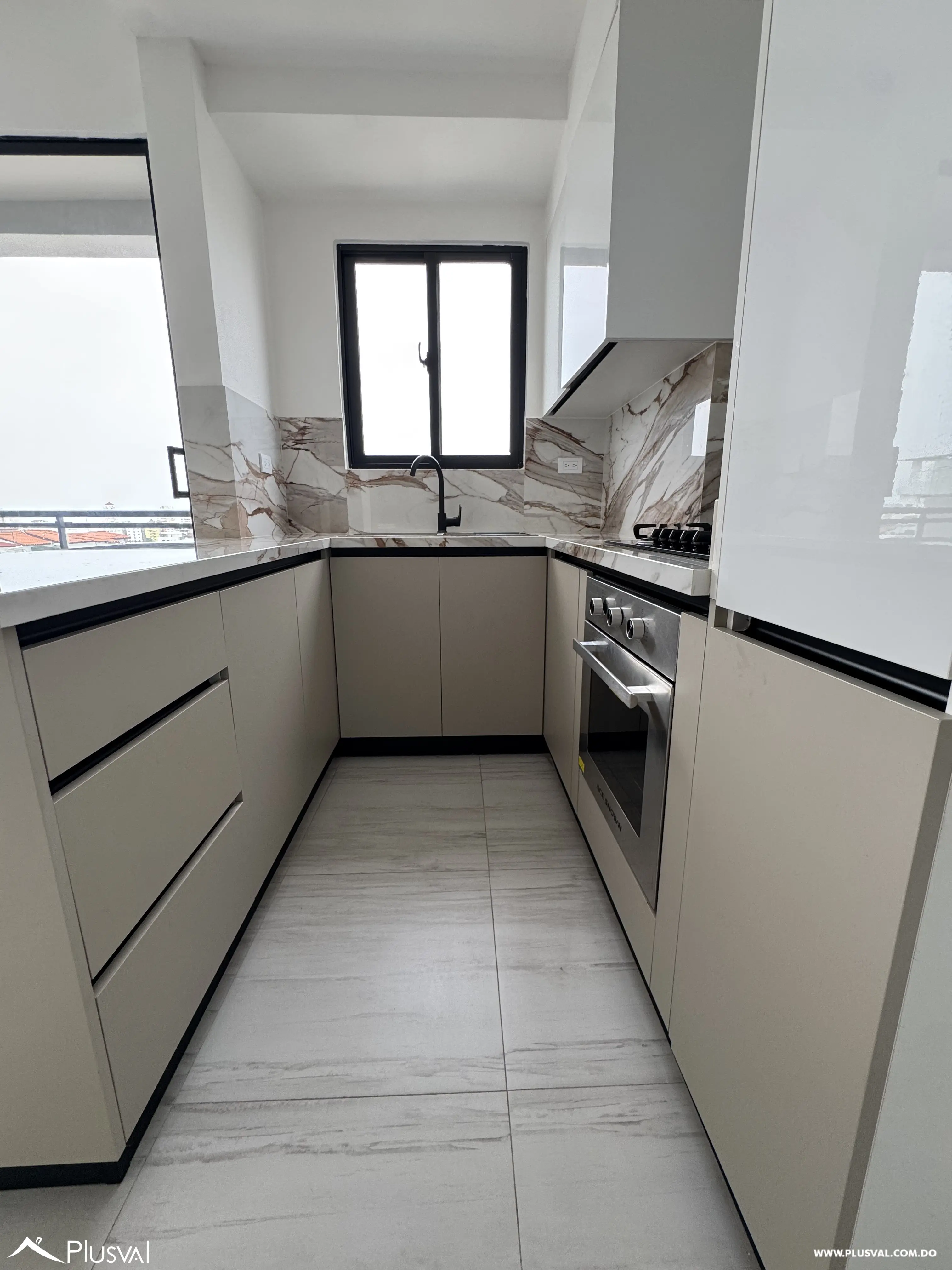 Alquiler de apartamento de 2 habitaciones en torre de lujo 521706
